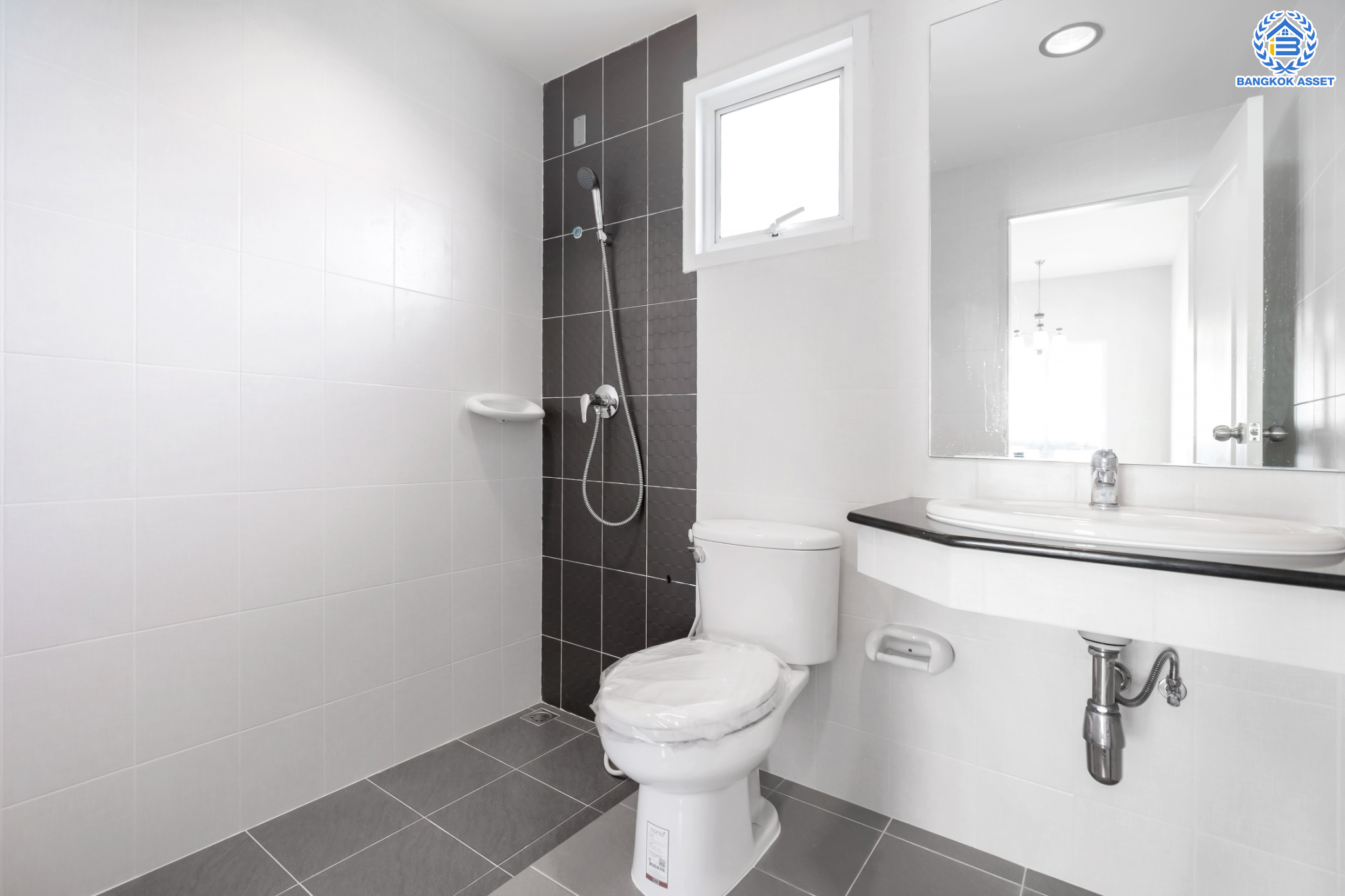 บ้านเดี่ยวมือสองนนทบุรี หลังมุม ม.บ้านณดล รัตนาธิเบศร์-เรวดี เนื้อที่ 58.5 ตร.ว. พร้อมเข้าอยู่ ฟังก์ชัน 3 ห้องนอน 3 ห้องน้ำ จอดรถได้ 2 คัน พร้อมตอบโจทย์ทุกการเข้าอยู่ บนทำเลเดินทางสะดวก เข้า-ออก ได้หลายเส้นทาง ใกล้เซ็นทรัลรัตนาธิเบศร์ และรถไฟฟ้าสายสีม่วง "สถานีสะพานพระนั่งเกล้า