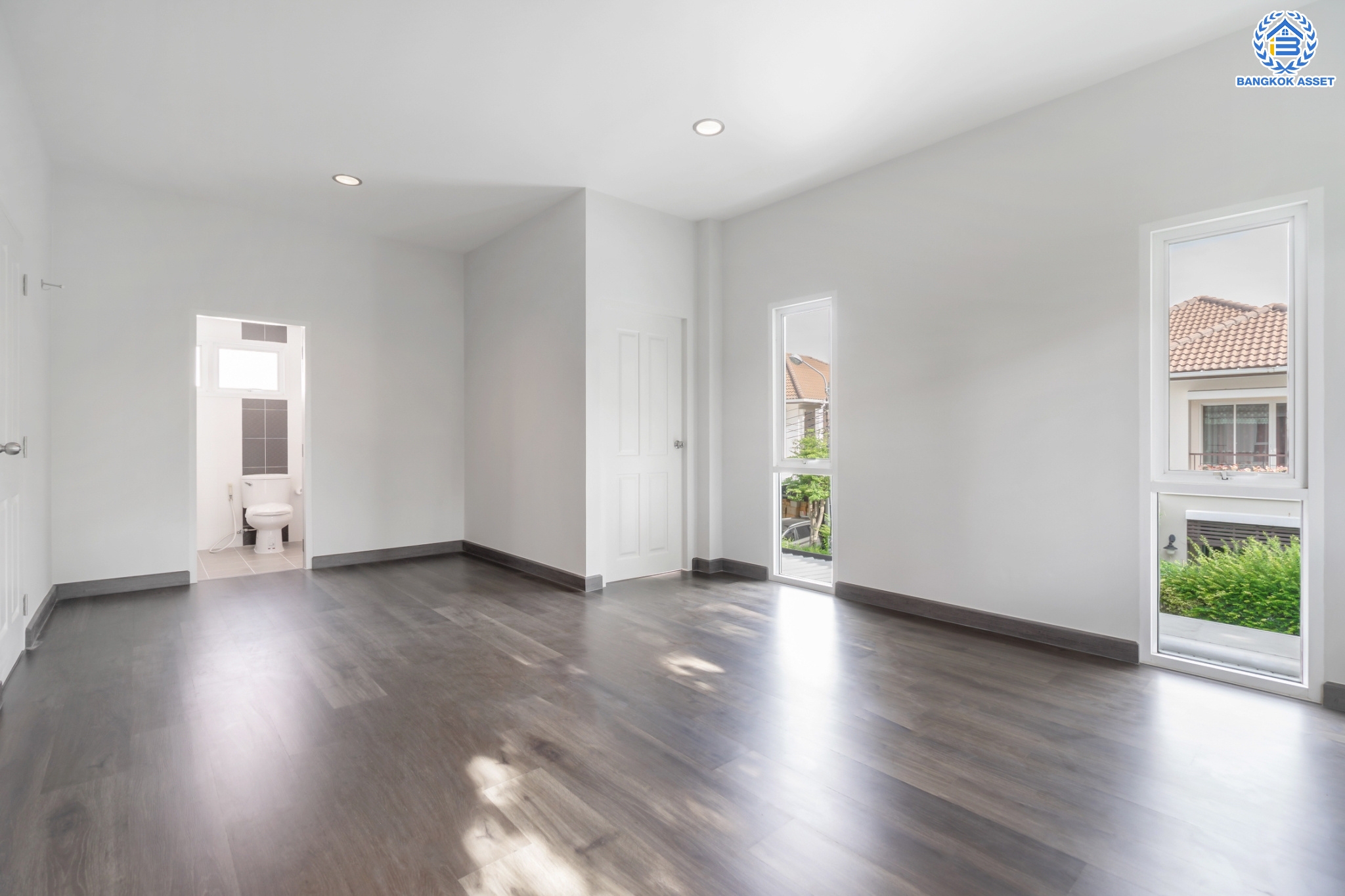 บ้านเดี่ยวมือสองนนทบุรี หลังมุม ม.บ้านณดล รัตนาธิเบศร์-เรวดี เนื้อที่ 58.5 ตร.ว. พร้อมเข้าอยู่ ฟังก์ชัน 3 ห้องนอน 3 ห้องน้ำ จอดรถได้ 2 คัน พร้อมตอบโจทย์ทุกการเข้าอยู่ บนทำเลเดินทางสะดวก เข้า-ออก ได้หลายเส้นทาง ใกล้เซ็นทรัลรัตนาธิเบศร์ และรถไฟฟ้าสายสีม่วง "สถานีสะพานพระนั่งเกล้า