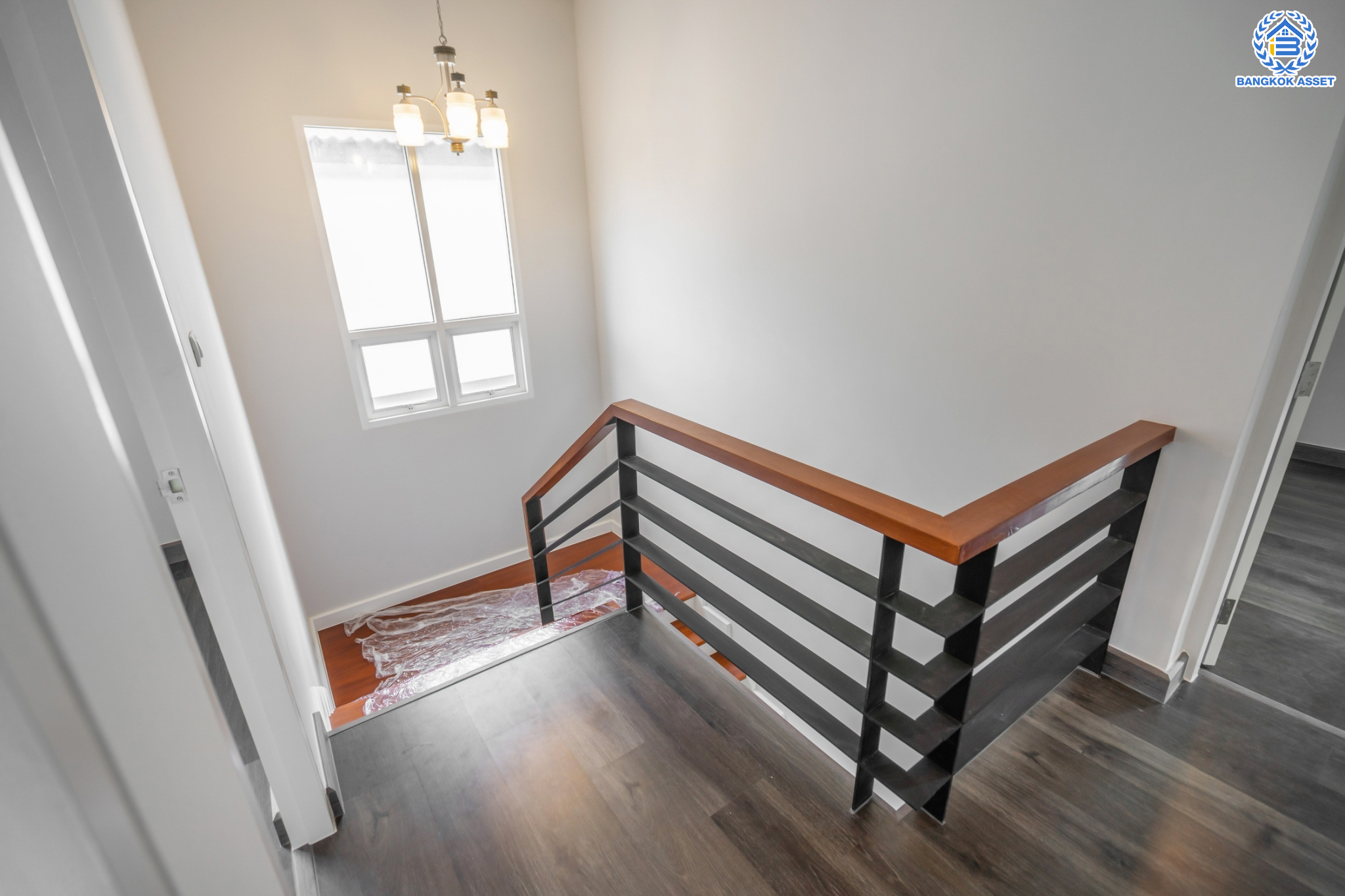 บ้านเดี่ยวมือสองนนทบุรี หลังมุม ม.บ้านณดล รัตนาธิเบศร์-เรวดี เนื้อที่ 58.5 ตร.ว. พร้อมเข้าอยู่ ฟังก์ชัน 3 ห้องนอน 3 ห้องน้ำ จอดรถได้ 2 คัน พร้อมตอบโจทย์ทุกการเข้าอยู่ บนทำเลเดินทางสะดวก เข้า-ออก ได้หลายเส้นทาง ใกล้เซ็นทรัลรัตนาธิเบศร์ และรถไฟฟ้าสายสีม่วง "สถานีสะพานพระนั่งเกล้า