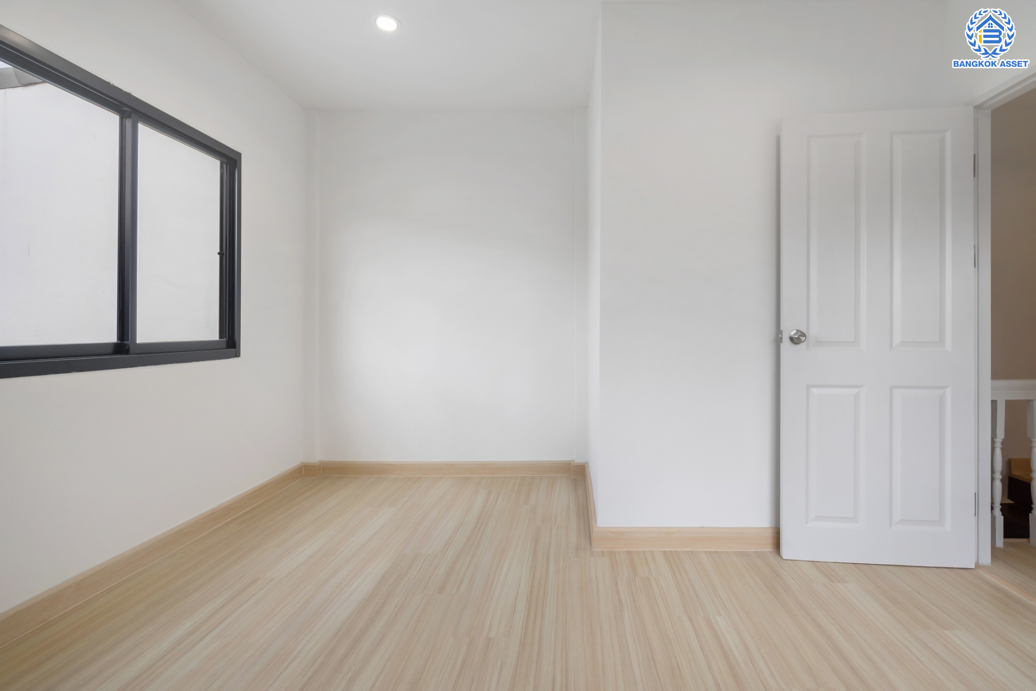 บ้านมือสองตกแต่งใหม่ ทาวน์เฮ้าส์หลังใหญ่ ม.นันทนาการ์เด้นท์2 รัตนาธิเบศร์-ท่าอิฐ #หลังมุม แบรนด์ Property Perfect เนื้อที่ 31.5 ตร.ว. ฟังก์ชัน 2 ห้องนอน 2 ห้องน้ำ 1 ที่จอดรถ บนทำเลเดินทางสะดวก เชื่อมต่อหลายเส้นทาง ใจกลาง 2 เซ็นทรัลฯ เพียง 5 นาทีถึงรถไฟฟ้า "สถานีบางรักน้อยท่าอิฐ"...