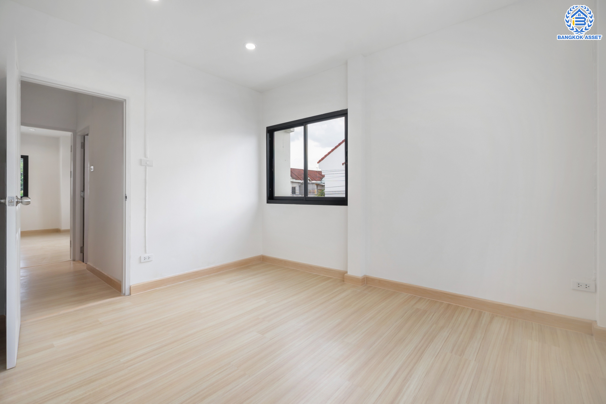 บ้านมือสองตกแต่งใหม่ ทาวน์เฮ้าส์หลังใหญ่ ม.นันทนาการ์เด้นท์2 รัตนาธิเบศร์-ท่าอิฐ #หลังมุม แบรนด์ Property Perfect เนื้อที่ 31.5 ตร.ว. ฟังก์ชัน 2 ห้องนอน 2 ห้องน้ำ 1 ที่จอดรถ บนทำเลเดินทางสะดวก เชื่อมต่อหลายเส้นทาง ใจกลาง 2 เซ็นทรัลฯ เพียง 5 นาทีถึงรถไฟฟ้า "สถานีบางรักน้อยท่าอิฐ"...