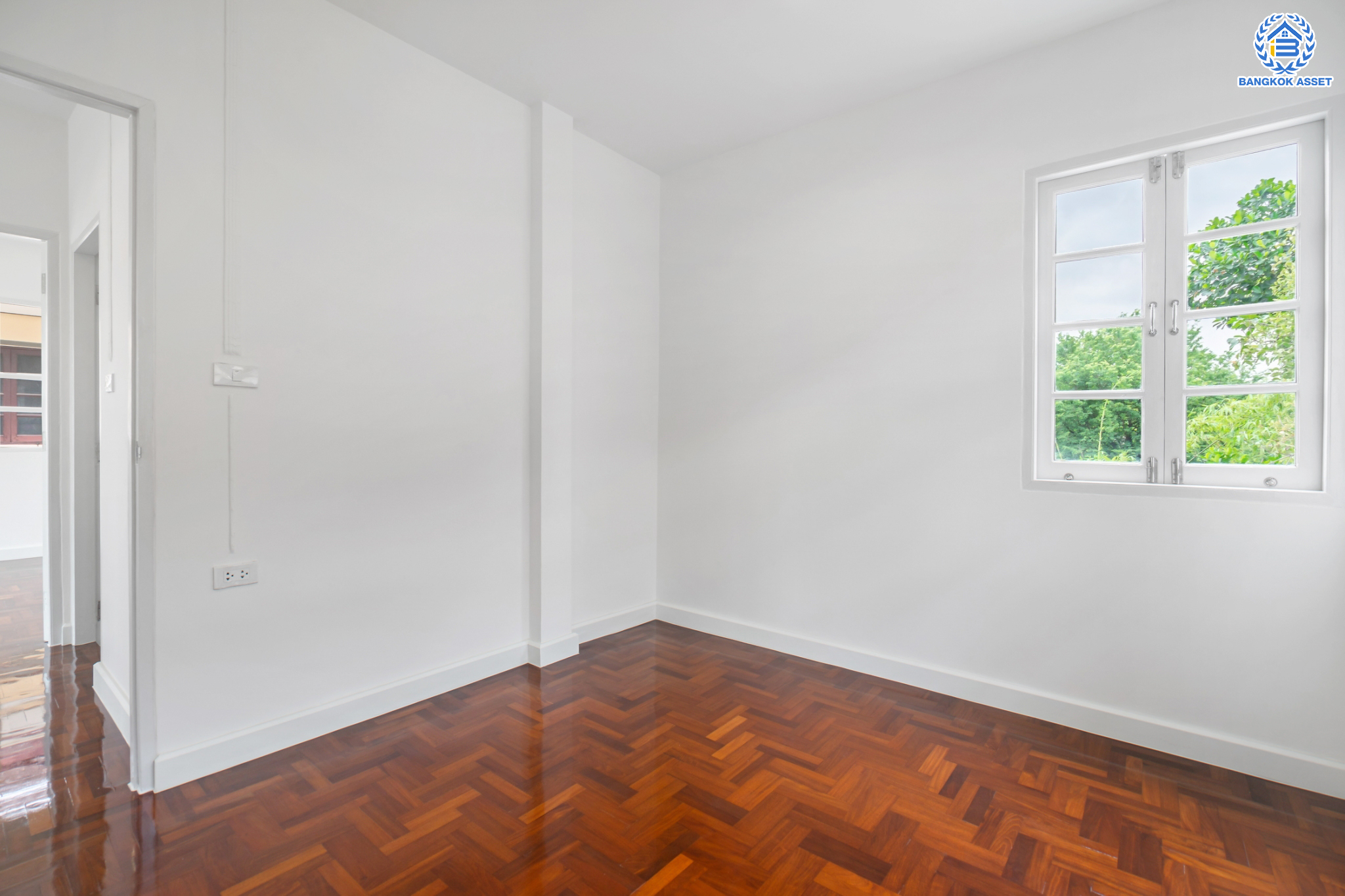 บ้านมือสองตกแต่งใหม่ ม.บ้านติวานนท์ ปากเกร็ด แบรนด์ Q.House เนื้อที่ 51 ตร.ว. ฟังก์ชันพร้อมทุกการเข้าอยู่ 3 ห้องนอน 2 ห้องน้ำ 1 ที่จอดรถ บนทำเลศักยภาพ ใกล้ทางด่วน, เซ็นทรัล "แจ้งวัฒนะ" และรถไฟฟ้าสายสีชมพู "สถานีแยกปากเกร็ด"...