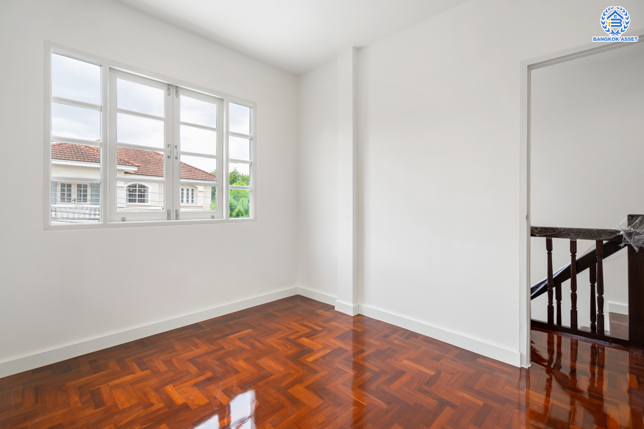 บ้านมือสองตกแต่งใหม่ ม.บ้านติวานนท์ ปากเกร็ด แบรนด์ Q.House เนื้อที่ 51 ตร.ว. ฟังก์ชันพร้อมทุกการเข้าอยู่ 3 ห้องนอน 2 ห้องน้ำ 1 ที่จอดรถ บนทำเลศักยภาพ ใกล้ทางด่วน, เซ็นทรัล "แจ้งวัฒนะ" และรถไฟฟ้าสายสีชมพู "สถานีแยกปากเกร็ด"...