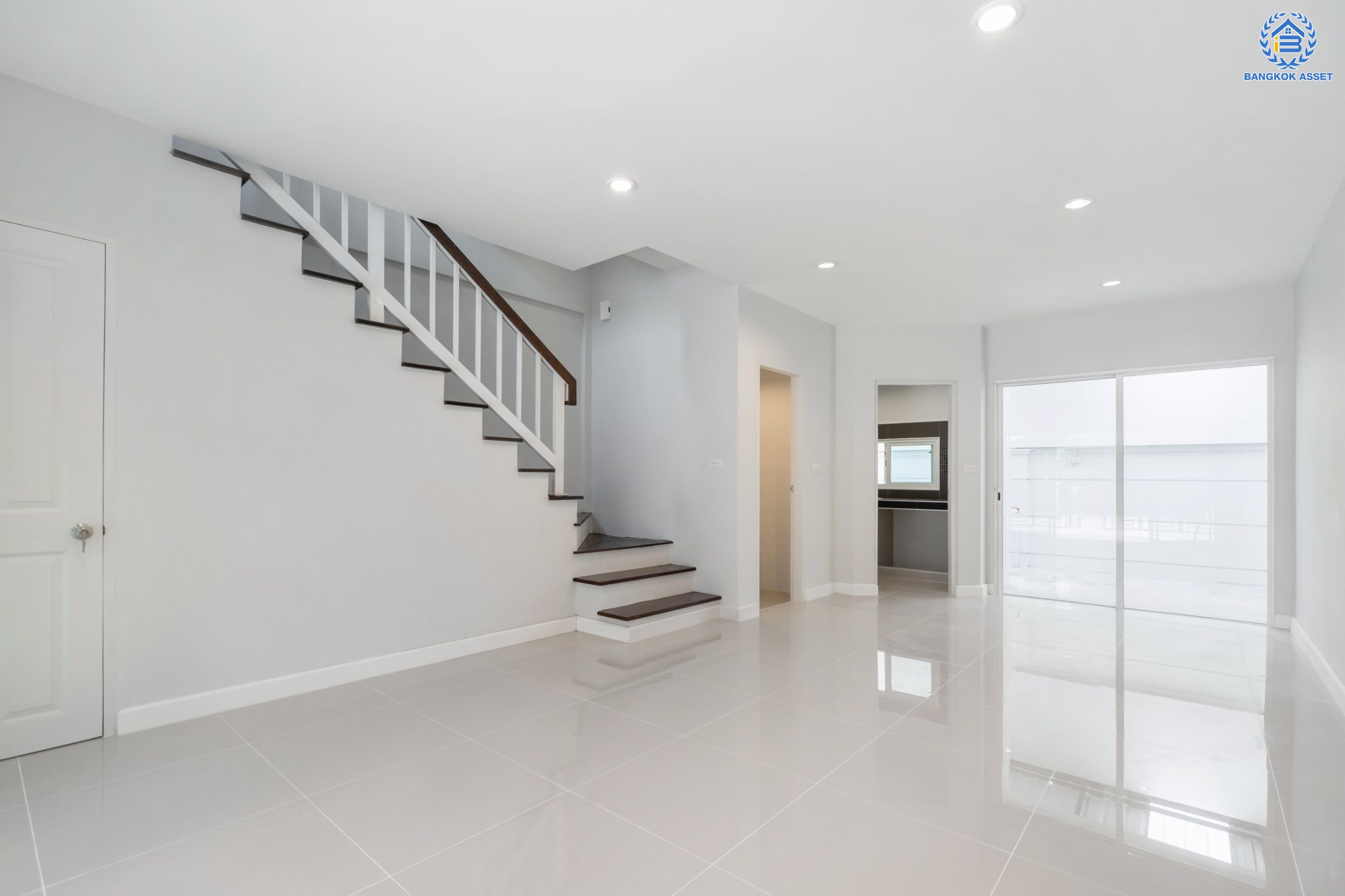 บ้านมือสองตกแต่งใหม่ แบรนด์ Sansiri ม.ทาวน์พลัส เกษตร-นวมินทร์ ทาวน์เฮ้าส์ 3 ชั้น เนื้อที่ 20 ตร.ว. ฟังก์ชัน 3 ห้องนอน 3 ห้องน้ำ จอดรถได้ 2 คัน พร้อม Living Room กว้างขวาง ทำเลใจกลางเมือง เข้า-ออกได้หลายเส้นทาง ถ.ประเสริฐมนูญกิจ, ถ.นวลจันทร์, ถ.รามอินทรา-นวมินทร์ ใกล้ทางด่วนฉลองรัช และรถไฟฟ้าสายสีน้ำตาล (สายอนาคต) "สถานีคลองลำเจียก"