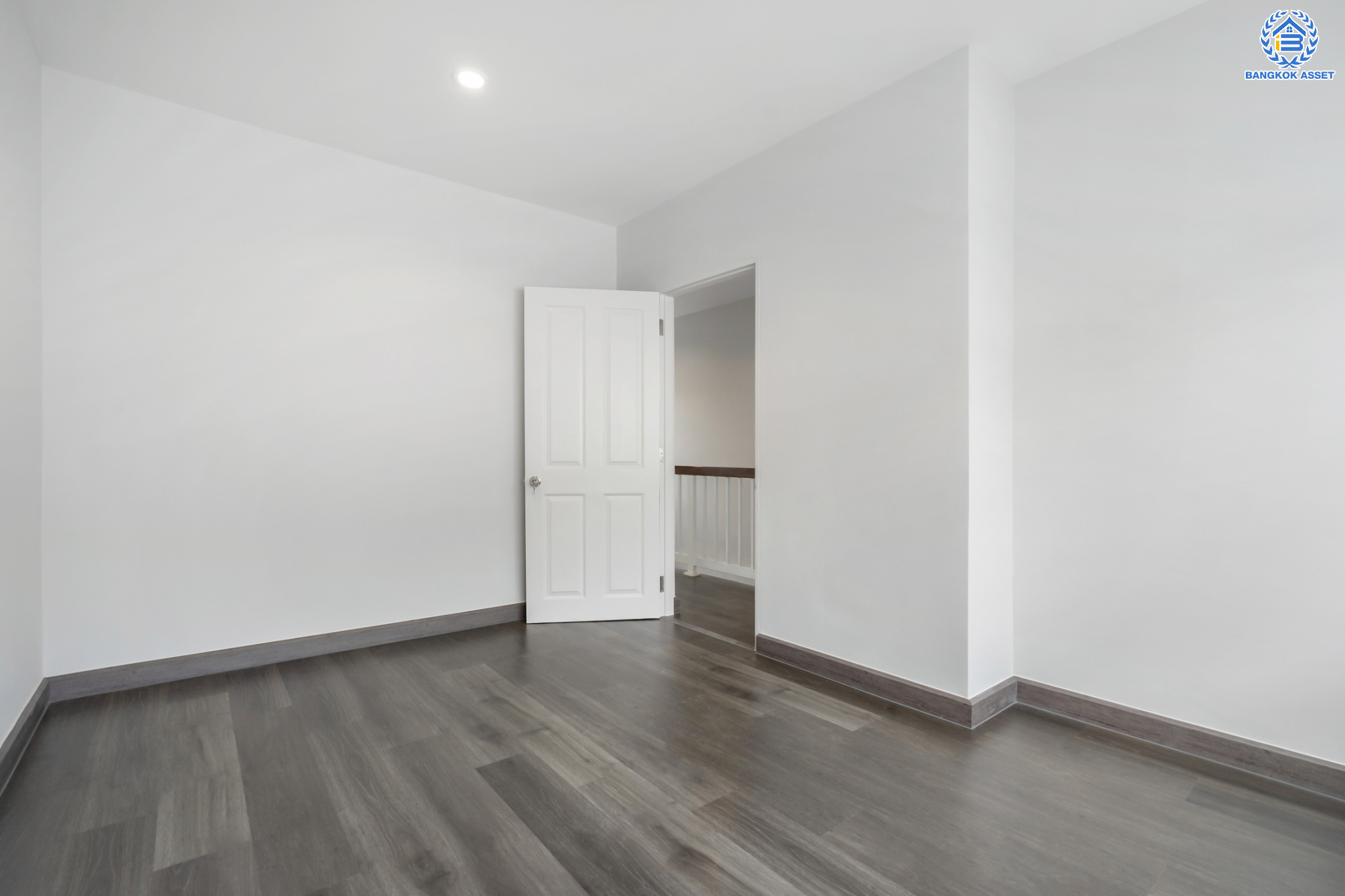 บ้านมือสองตกแต่งใหม่ แบรนด์ Sansiri ม.ทาวน์พลัส เกษตร-นวมินทร์ ทาวน์เฮ้าส์ 3 ชั้น เนื้อที่ 20 ตร.ว. ฟังก์ชัน 3 ห้องนอน 3 ห้องน้ำ จอดรถได้ 2 คัน พร้อม Living Room กว้างขวาง ทำเลใจกลางเมือง เข้า-ออกได้หลายเส้นทาง ถ.ประเสริฐมนูญกิจ, ถ.นวลจันทร์, ถ.รามอินทรา-นวมินทร์ ใกล้ทางด่วนฉลองรัช และรถไฟฟ้าสายสีน้ำตาล (สายอนาคต) "สถานีคลองลำเจียก"