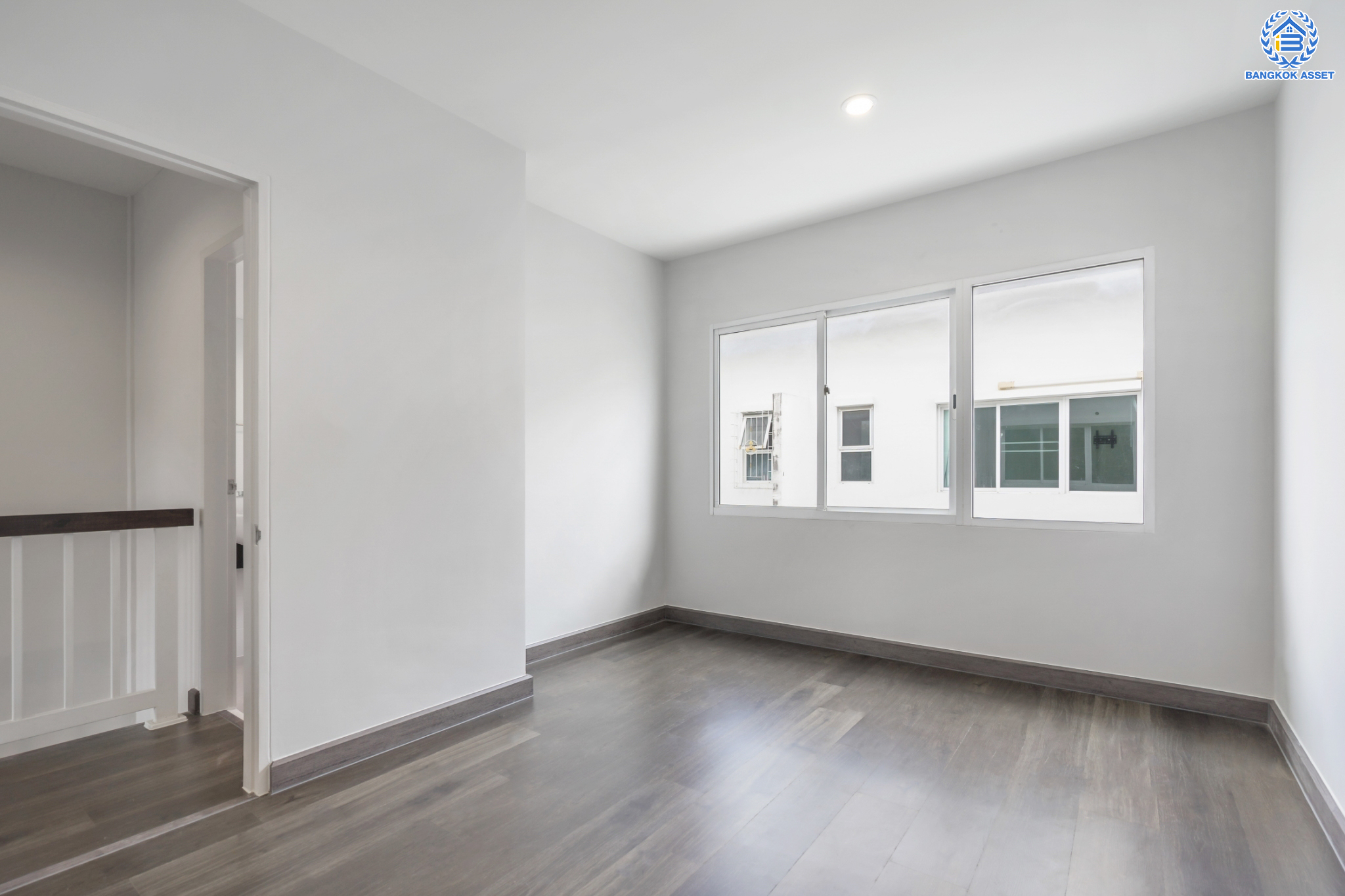 บ้านมือสองตกแต่งใหม่ แบรนด์ Sansiri ม.ทาวน์พลัส เกษตร-นวมินทร์ ทาวน์เฮ้าส์ 3 ชั้น เนื้อที่ 20 ตร.ว. ฟังก์ชัน 3 ห้องนอน 3 ห้องน้ำ จอดรถได้ 2 คัน พร้อม Living Room กว้างขวาง ทำเลใจกลางเมือง เข้า-ออกได้หลายเส้นทาง ถ.ประเสริฐมนูญกิจ, ถ.นวลจันทร์, ถ.รามอินทรา-นวมินทร์ ใกล้ทางด่วนฉลองรัช และรถไฟฟ้าสายสีน้ำตาล (สายอนาคต) "สถานีคลองลำเจียก"