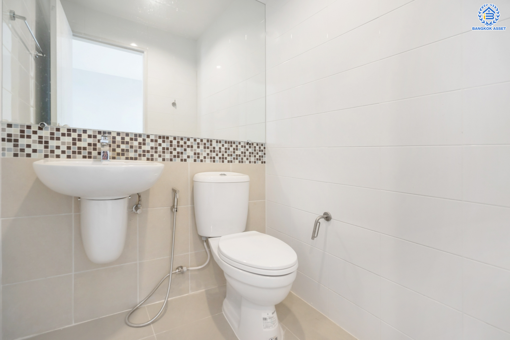 บ้านมือสองตกแต่งใหม่ แบรนด์ Sansiri ม.ทาวน์พลัส เกษตร-นวมินทร์ ทาวน์เฮ้าส์ 3 ชั้น เนื้อที่ 20 ตร.ว. ฟังก์ชัน 3 ห้องนอน 3 ห้องน้ำ จอดรถได้ 2 คัน พร้อม Living Room กว้างขวาง ทำเลใจกลางเมือง เข้า-ออกได้หลายเส้นทาง ถ.ประเสริฐมนูญกิจ, ถ.นวลจันทร์, ถ.รามอินทรา-นวมินทร์ ใกล้ทางด่วนฉลองรัช และรถไฟฟ้าสายสีน้ำตาล (สายอนาคต) "สถานีคลองลำเจียก"