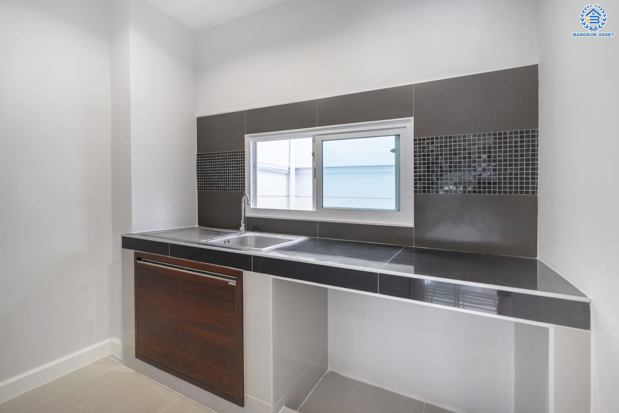 บ้านมือสองตกแต่งใหม่ แบรนด์ Sansiri ม.ทาวน์พลัส เกษตร-นวมินทร์ ทาวน์เฮ้าส์ 3 ชั้น เนื้อที่ 20 ตร.ว. ฟังก์ชัน 3 ห้องนอน 3 ห้องน้ำ จอดรถได้ 2 คัน พร้อม Living Room กว้างขวาง ทำเลใจกลางเมือง เข้า-ออกได้หลายเส้นทาง ถ.ประเสริฐมนูญกิจ, ถ.นวลจันทร์, ถ.รามอินทรา-นวมินทร์ ใกล้ทางด่วนฉลองรัช และรถไฟฟ้าสายสีน้ำตาล (สายอนาคต) "สถานีคลองลำเจียก"