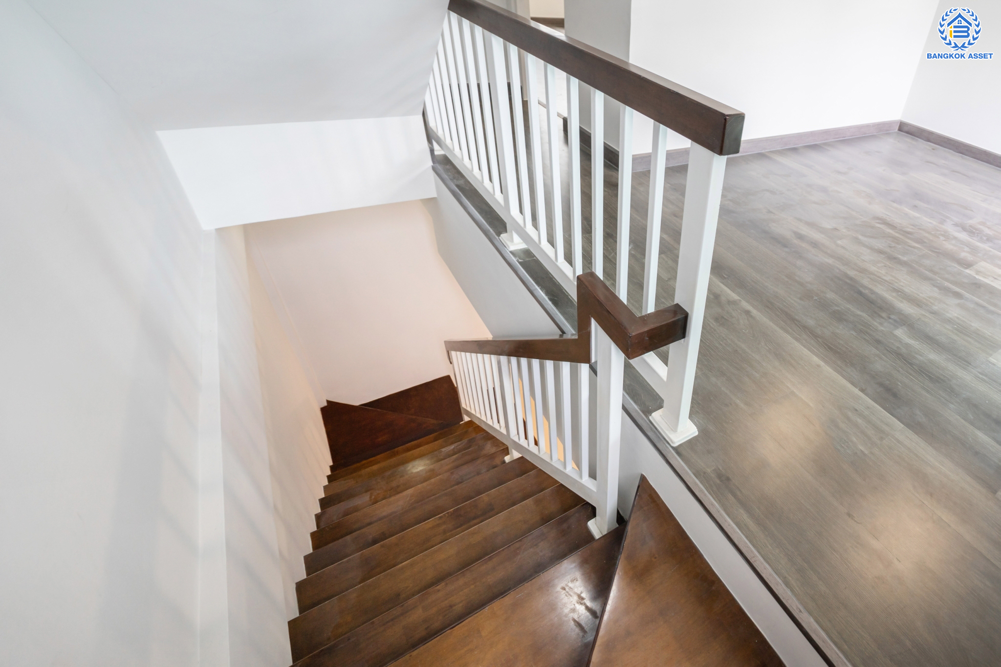 บ้านมือสองตกแต่งใหม่ แบรนด์ Sansiri ม.ทาวน์พลัส เกษตร-นวมินทร์ ทาวน์เฮ้าส์ 3 ชั้น เนื้อที่ 20 ตร.ว. ฟังก์ชัน 3 ห้องนอน 3 ห้องน้ำ จอดรถได้ 2 คัน พร้อม Living Room กว้างขวาง ทำเลใจกลางเมือง เข้า-ออกได้หลายเส้นทาง ถ.ประเสริฐมนูญกิจ, ถ.นวลจันทร์, ถ.รามอินทรา-นวมินทร์ ใกล้ทางด่วนฉลองรัช และรถไฟฟ้าสายสีน้ำตาล (สายอนาคต) "สถานีคลองลำเจียก"