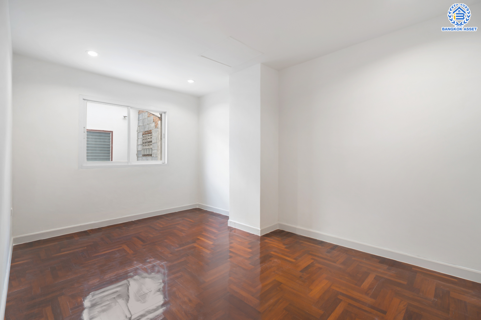 บ้านมือสองตกแต่งใหม่ ม.เจ้าพระยา9 ราชพฤกษ์-รัตนาธิเบศร์ (ใกล้ตลาดเจ้าพระยา) ทาวน์เฮ้าส์ 3 ชั้น เนื้อที่ 18.7 ตร.ว. ฟังก์ชันจัดเต็ม 5 ห้องนอน 3 ห้องน้ำ 1 ที่จอดรถ บนทำเลดีที่สุด เชื่อมต่อถนนเส้นหลัก ทั้ง ถ.ราชพฤกษ์ , ถ.กาญจนาภิเษก และถ.รัตนาธิเบศร์ ใกล้เซ็นทรัลเวสต์เกต และรถไฟฟ้าสายสีม่วง "สถานีบางพลู"