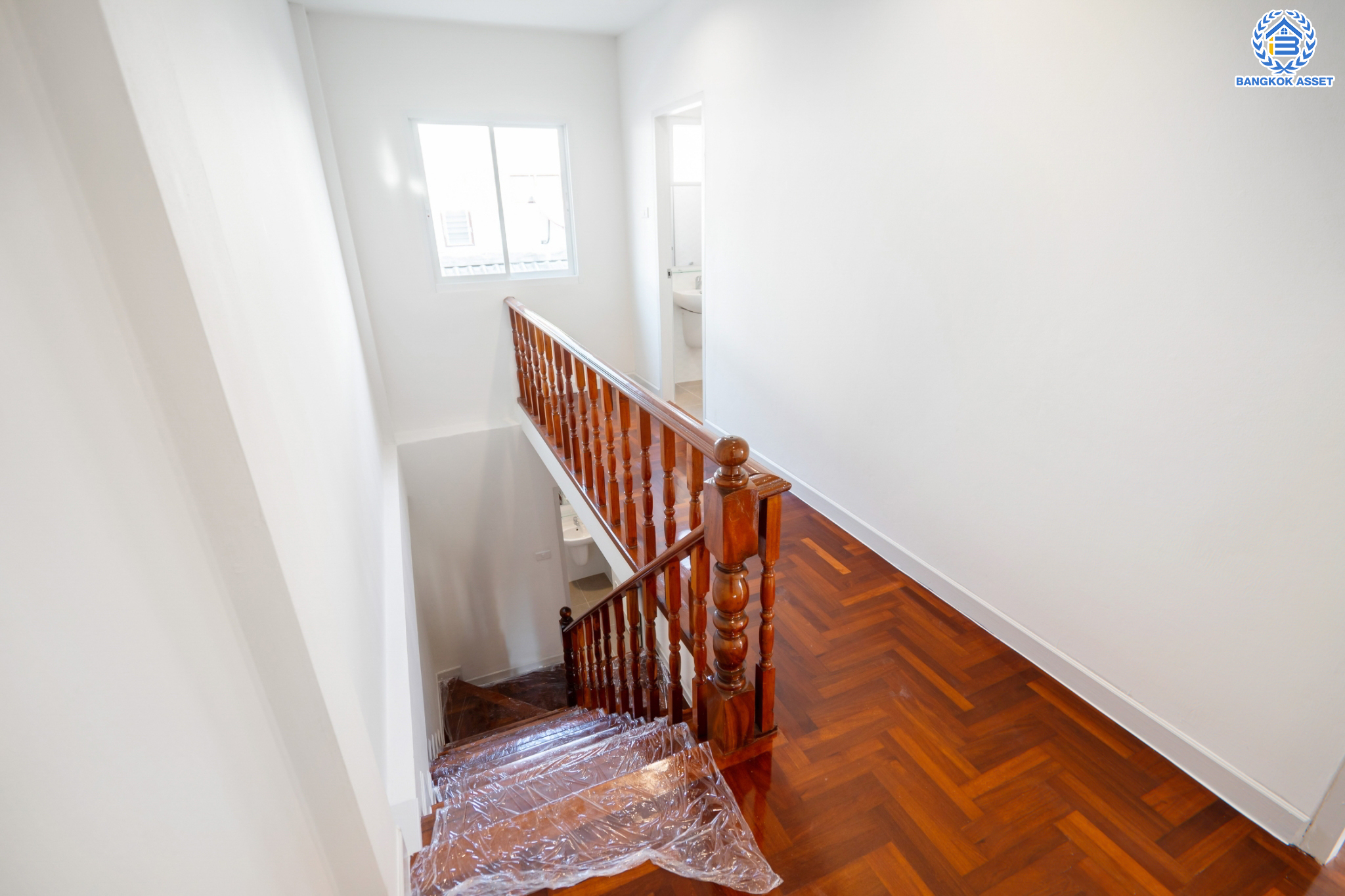 บ้านมือสองตกแต่งใหม่ ม.เจ้าพระยา9 ราชพฤกษ์-รัตนาธิเบศร์ (ใกล้ตลาดเจ้าพระยา) ทาวน์เฮ้าส์ 3 ชั้น เนื้อที่ 18.7 ตร.ว. ฟังก์ชันจัดเต็ม 5 ห้องนอน 3 ห้องน้ำ 1 ที่จอดรถ บนทำเลดีที่สุด เชื่อมต่อถนนเส้นหลัก ทั้ง ถ.ราชพฤกษ์ , ถ.กาญจนาภิเษก และถ.รัตนาธิเบศร์ ใกล้เซ็นทรัลเวสต์เกต และรถไฟฟ้าสายสีม่วง "สถานีบางพลู"