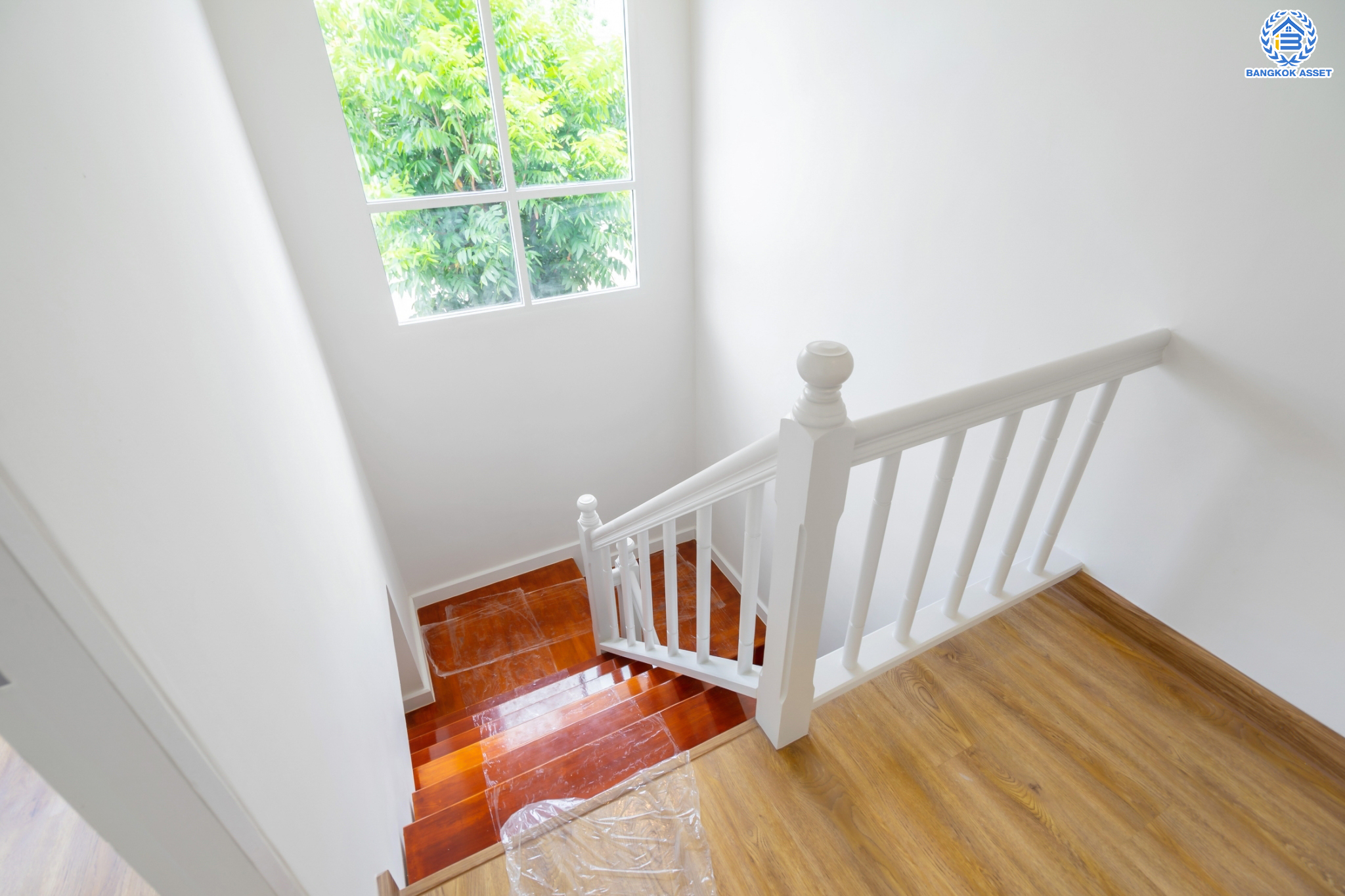 บ้านมือสองตกแต่งใหม่ ม.แลนซีโอ คริป ปิ่นเกล้า-วงแหวน (ซ.วัดส้มเกลี้ยง) เนื้อที่ 50 ตร.ว. ฟังก์ชัน 3 ห้องนอน 2 ห้องน้ำ 1 ที่จอดรถ บนทำเลศักยภาพ เดินทางสะดวก เชื่อมต่อทั้งปิ่นเกล้า-ศาลายา ใกล้เซ็นทรัลเวสต์เกต ทางด่วน "กาญจนาภิเษก" และรถไฟฟ้า "สถานีตลาดบางใหญ่"