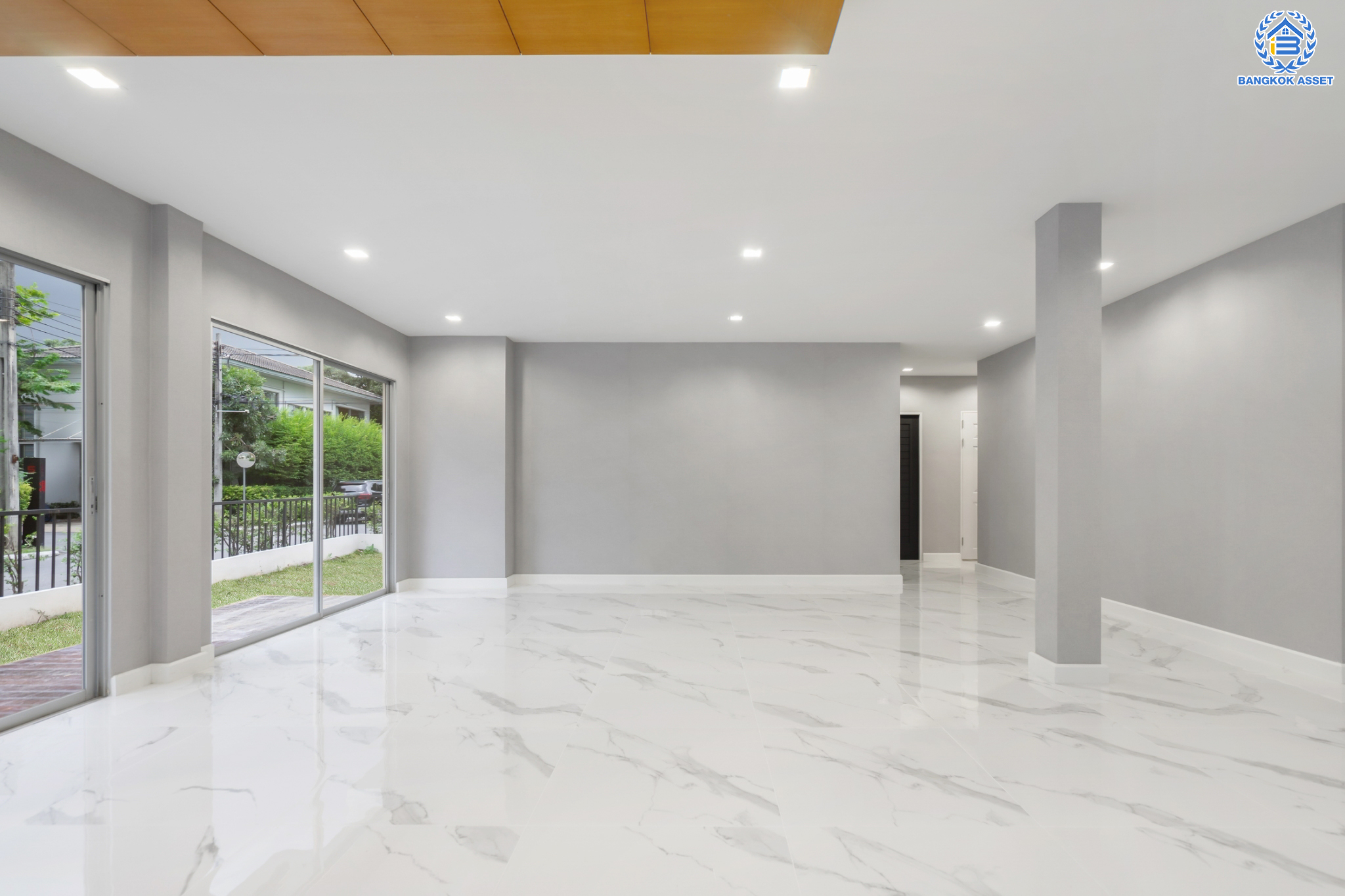 บ้านมือสองตกแต่งใหม่ หลังใหญ่พิเศษ! ม.โนเบิล จีโอ พระราม5 หลังมุม เนื้อที่ 103.5 ตร.ว. ดีไซน์สุดโดดเด่น ฟังก์ชัน 3 ห้องนอน 5 ห้องน้ำ 1 ห้องแม่บ้าน (ห้องนอนทุกห้องมีห้องน้ำในตัว) 2 ที่จอดรถ พร้อมพื้นที่สีเขียวสวนสวยกว้างขวาง บนทำเลศักยภาพ ติดถ.นครอินทร์ ใกล้วงเวียนพระราม5 เชื่อมต่อปิ่นเกล้า-สาทรได้อย่างรวดเร็ว