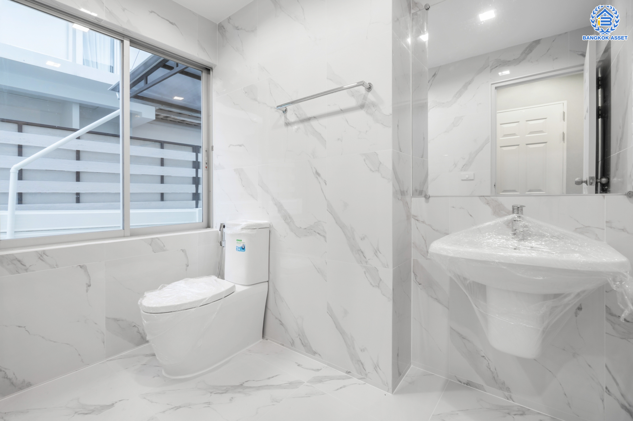 บ้านมือสองตกแต่งใหม่ หลังใหญ่พิเศษ! ม.โนเบิล จีโอ พระราม5 หลังมุม เนื้อที่ 103.5 ตร.ว. ดีไซน์สุดโดดเด่น ฟังก์ชัน 3 ห้องนอน 5 ห้องน้ำ 1 ห้องแม่บ้าน (ห้องนอนทุกห้องมีห้องน้ำในตัว) 2 ที่จอดรถ พร้อมพื้นที่สีเขียวสวนสวยกว้างขวาง บนทำเลศักยภาพ ติดถ.นครอินทร์ ใกล้วงเวียนพระราม5 เชื่อมต่อปิ่นเกล้า-สาทรได้อย่างรวดเร็ว