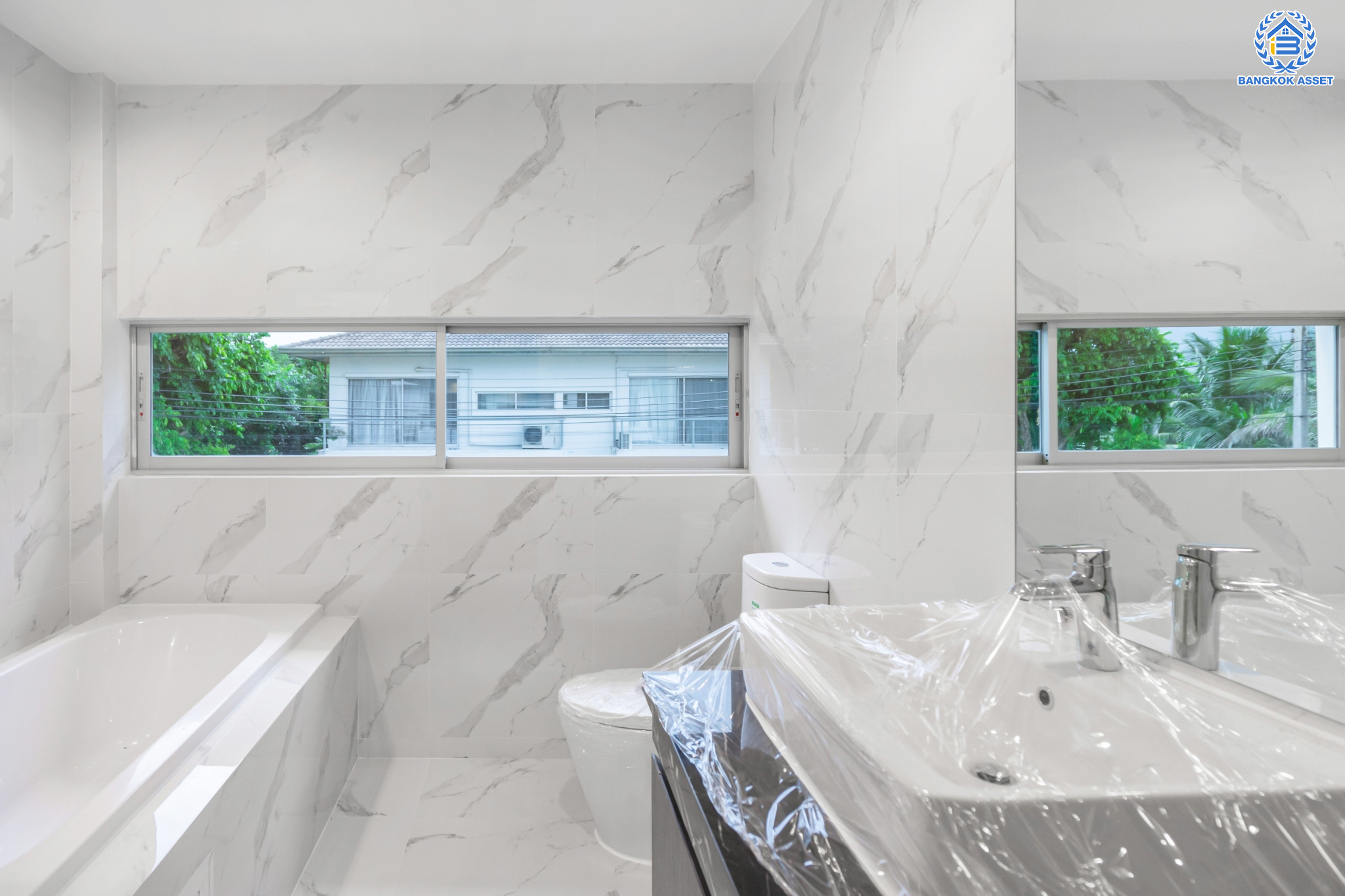 บ้านมือสองตกแต่งใหม่ หลังใหญ่พิเศษ! ม.โนเบิล จีโอ พระราม5 หลังมุม เนื้อที่ 103.5 ตร.ว. ดีไซน์สุดโดดเด่น ฟังก์ชัน 3 ห้องนอน 5 ห้องน้ำ 1 ห้องแม่บ้าน (ห้องนอนทุกห้องมีห้องน้ำในตัว) 2 ที่จอดรถ พร้อมพื้นที่สีเขียวสวนสวยกว้างขวาง บนทำเลศักยภาพ ติดถ.นครอินทร์ ใกล้วงเวียนพระราม5 เชื่อมต่อปิ่นเกล้า-สาทรได้อย่างรวดเร็ว