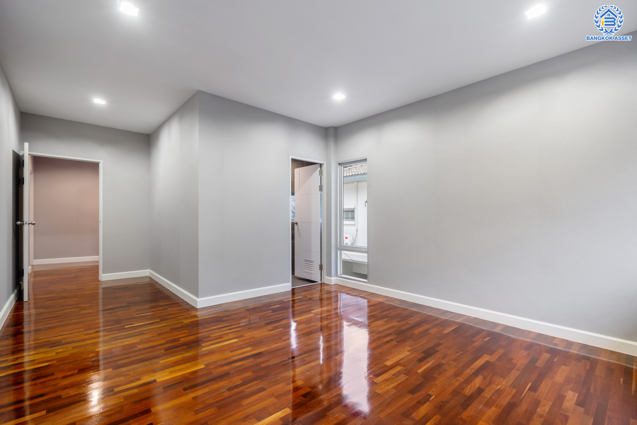 บ้านมือสองตกแต่งใหม่ หลังใหญ่พิเศษ! ม.โนเบิล จีโอ พระราม5 หลังมุม เนื้อที่ 103.5 ตร.ว. ดีไซน์สุดโดดเด่น ฟังก์ชัน 3 ห้องนอน 5 ห้องน้ำ 1 ห้องแม่บ้าน (ห้องนอนทุกห้องมีห้องน้ำในตัว) 2 ที่จอดรถ พร้อมพื้นที่สีเขียวสวนสวยกว้างขวาง บนทำเลศักยภาพ ติดถ.นครอินทร์ ใกล้วงเวียนพระราม5 เชื่อมต่อปิ่นเกล้า-สาทรได้อย่างรวดเร็ว