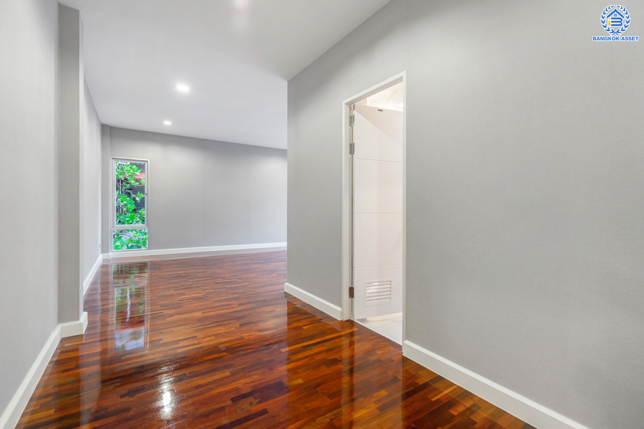 บ้านมือสองตกแต่งใหม่ หลังใหญ่พิเศษ! ม.โนเบิล จีโอ พระราม5 หลังมุม เนื้อที่ 103.5 ตร.ว. ดีไซน์สุดโดดเด่น ฟังก์ชัน 3 ห้องนอน 5 ห้องน้ำ 1 ห้องแม่บ้าน (ห้องนอนทุกห้องมีห้องน้ำในตัว) 2 ที่จอดรถ พร้อมพื้นที่สีเขียวสวนสวยกว้างขวาง บนทำเลศักยภาพ ติดถ.นครอินทร์ ใกล้วงเวียนพระราม5 เชื่อมต่อปิ่นเกล้า-สาทรได้อย่างรวดเร็ว