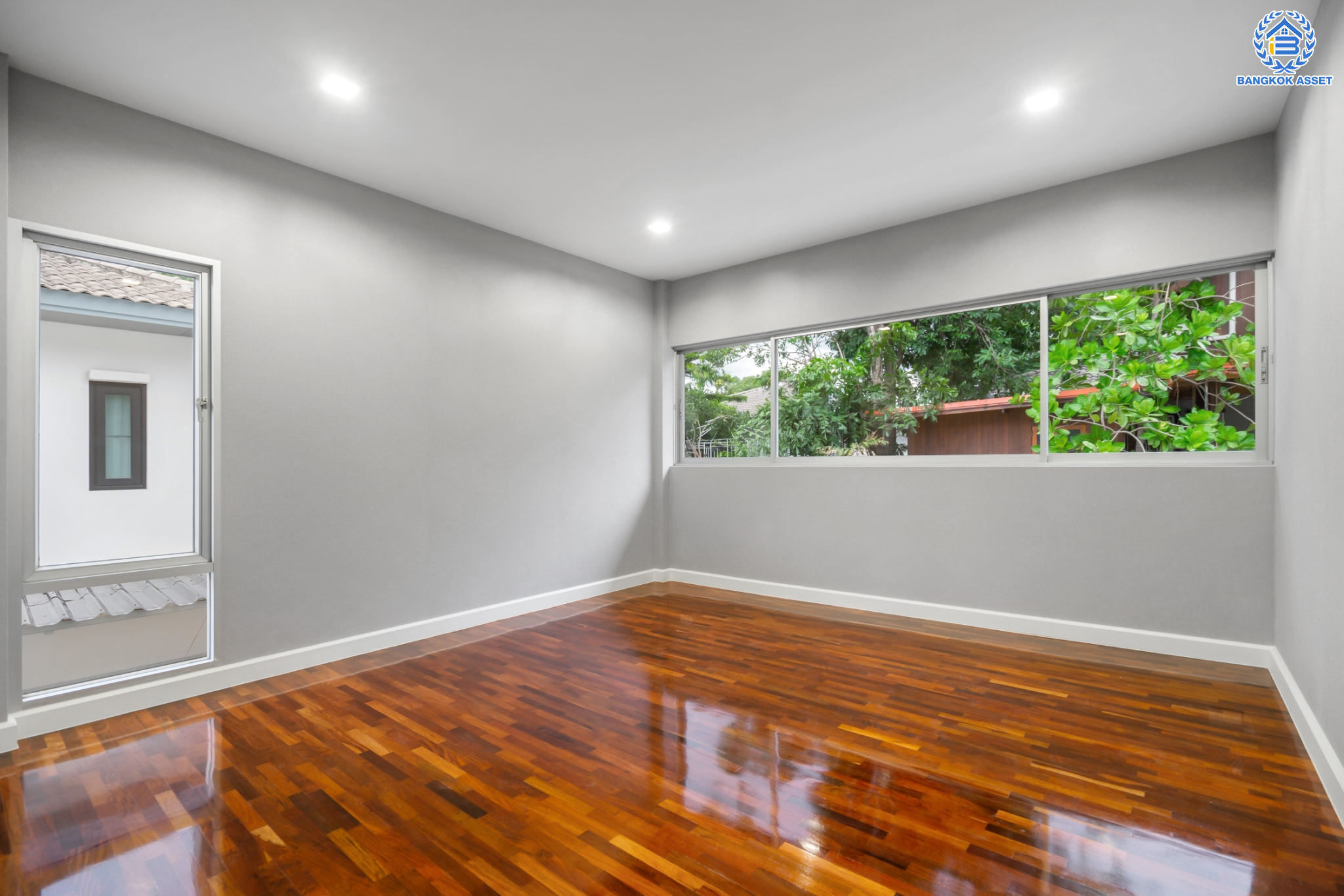 บ้านมือสองตกแต่งใหม่ หลังใหญ่พิเศษ! ม.โนเบิล จีโอ พระราม5 หลังมุม เนื้อที่ 103.5 ตร.ว. ดีไซน์สุดโดดเด่น ฟังก์ชัน 3 ห้องนอน 5 ห้องน้ำ 1 ห้องแม่บ้าน (ห้องนอนทุกห้องมีห้องน้ำในตัว) 2 ที่จอดรถ พร้อมพื้นที่สีเขียวสวนสวยกว้างขวาง บนทำเลศักยภาพ ติดถ.นครอินทร์ ใกล้วงเวียนพระราม5 เชื่อมต่อปิ่นเกล้า-สาทรได้อย่างรวดเร็ว