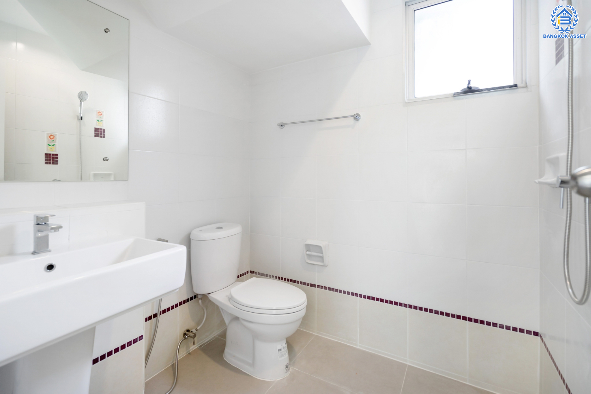 บ้านมือสองตกแต่งใหม่ แบรนด์ L&H ม.พฤกษ์ลดา ติวานนท์-ราชพฤกษ์ เนื้อที่ 50.1 ตร.ว. ฟังก์ชัน 3 ห้องนอน 2 ห้องน้ำ จอดรถได้ 2 คัน บนทำเลติดใหญ่ ถนน 345 ต่อเนื่อง ถ.ราชพฤกษ์ เชื่อมต่อหลายเส้นทาง ใกล้ทางด่วน "ศรีสมาน"