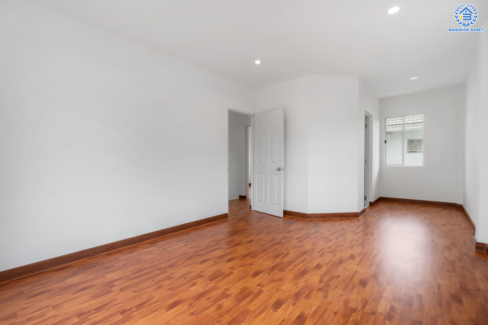 บ้านมือสองตกแต่งใหม่ แบรนด์ L&H ม.พฤกษ์ลดา ติวานนท์-ราชพฤกษ์ เนื้อที่ 50.1 ตร.ว. ฟังก์ชัน 3 ห้องนอน 2 ห้องน้ำ จอดรถได้ 2 คัน บนทำเลติดใหญ่ ถนน 345 ต่อเนื่อง ถ.ราชพฤกษ์ เชื่อมต่อหลายเส้นทาง ใกล้ทางด่วน "ศรีสมาน"