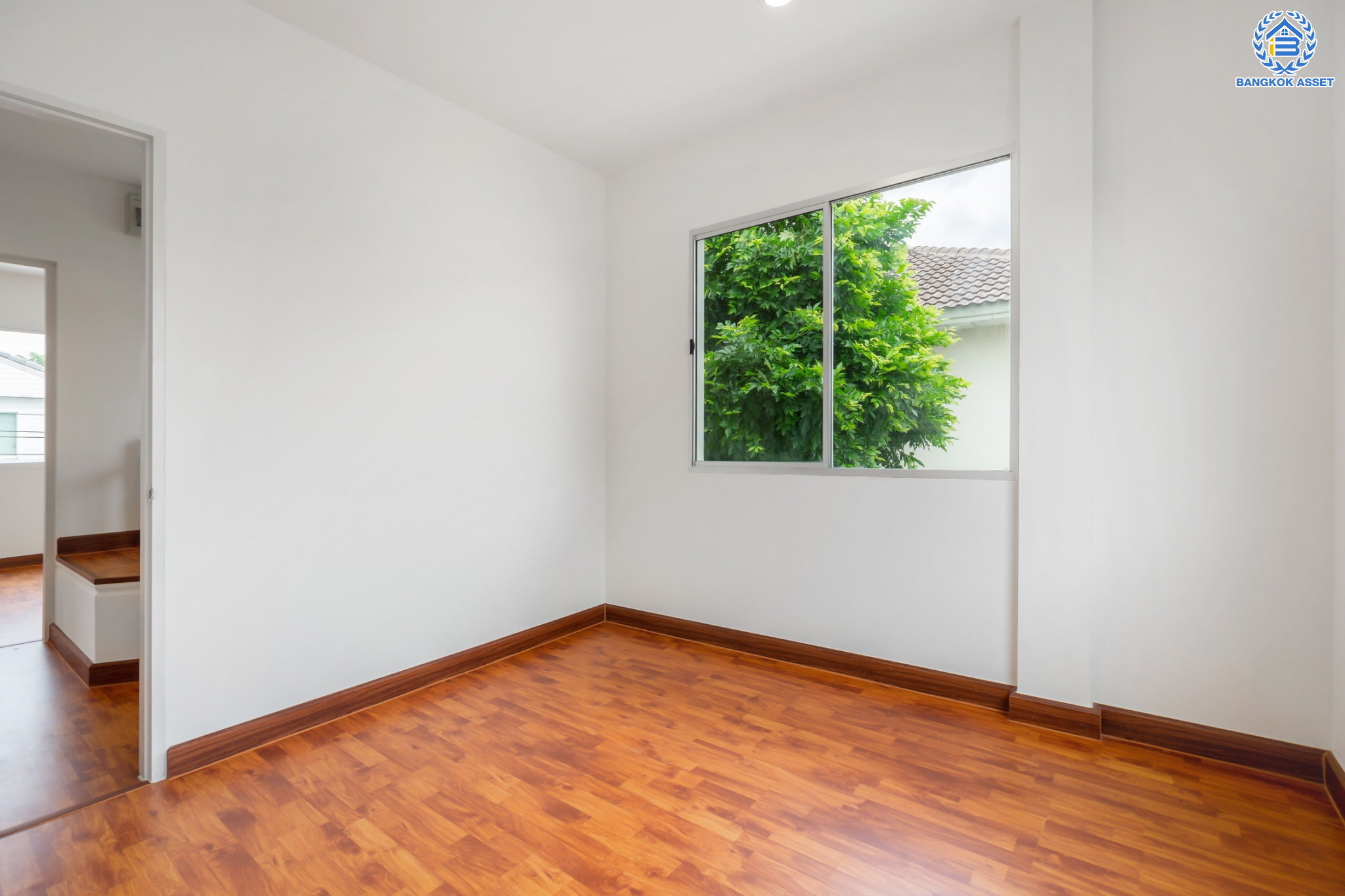 บ้านมือสองตกแต่งใหม่ แบรนด์ L&H ม.พฤกษ์ลดา ติวานนท์-ราชพฤกษ์ เนื้อที่ 50.1 ตร.ว. ฟังก์ชัน 3 ห้องนอน 2 ห้องน้ำ จอดรถได้ 2 คัน บนทำเลติดใหญ่ ถนน 345 ต่อเนื่อง ถ.ราชพฤกษ์ เชื่อมต่อหลายเส้นทาง ใกล้ทางด่วน "ศรีสมาน"