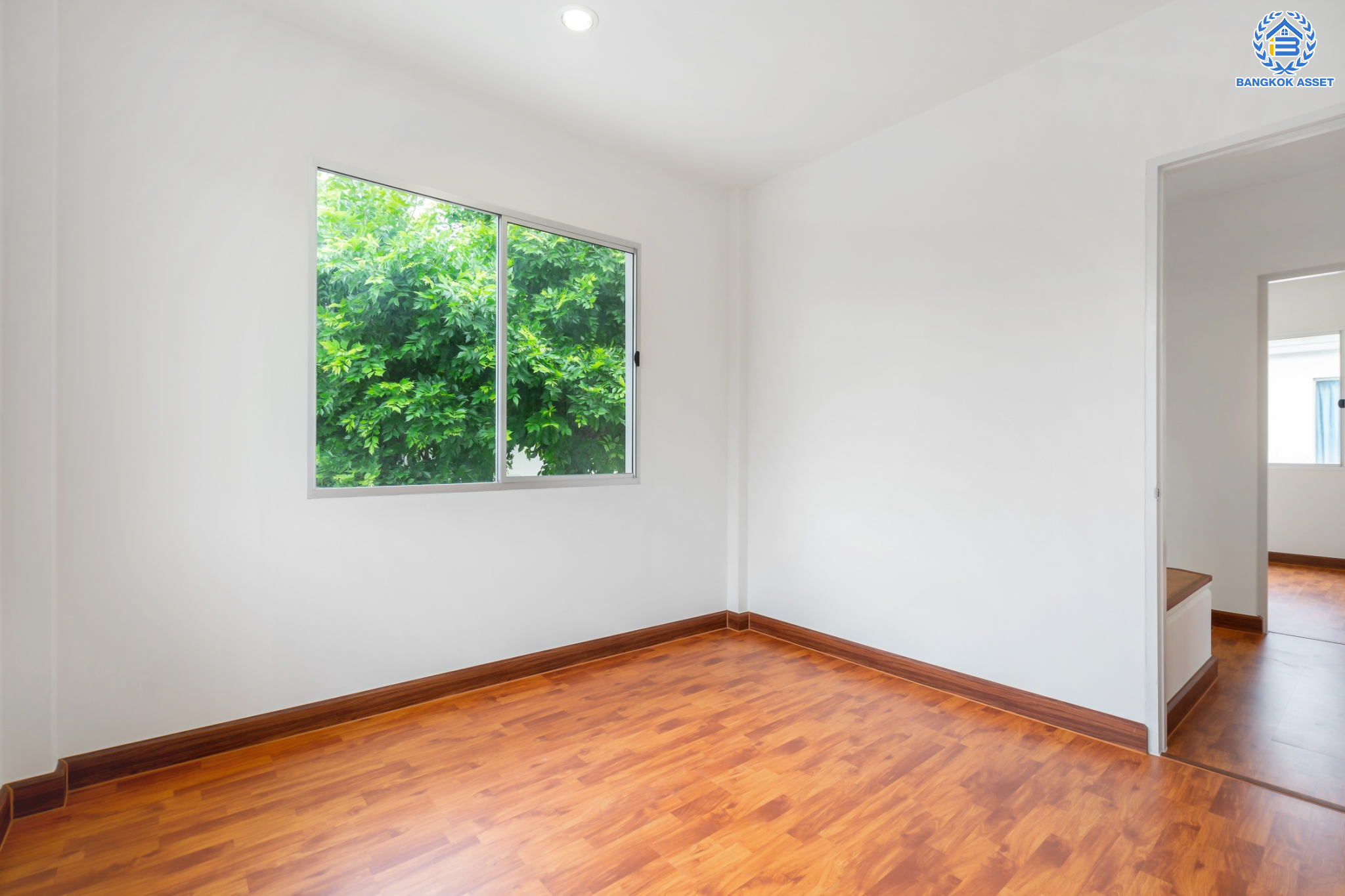 บ้านมือสองตกแต่งใหม่ แบรนด์ L&H ม.พฤกษ์ลดา ติวานนท์-ราชพฤกษ์ เนื้อที่ 50.1 ตร.ว. ฟังก์ชัน 3 ห้องนอน 2 ห้องน้ำ จอดรถได้ 2 คัน บนทำเลติดใหญ่ ถนน 345 ต่อเนื่อง ถ.ราชพฤกษ์ เชื่อมต่อหลายเส้นทาง ใกล้ทางด่วน "ศรีสมาน"