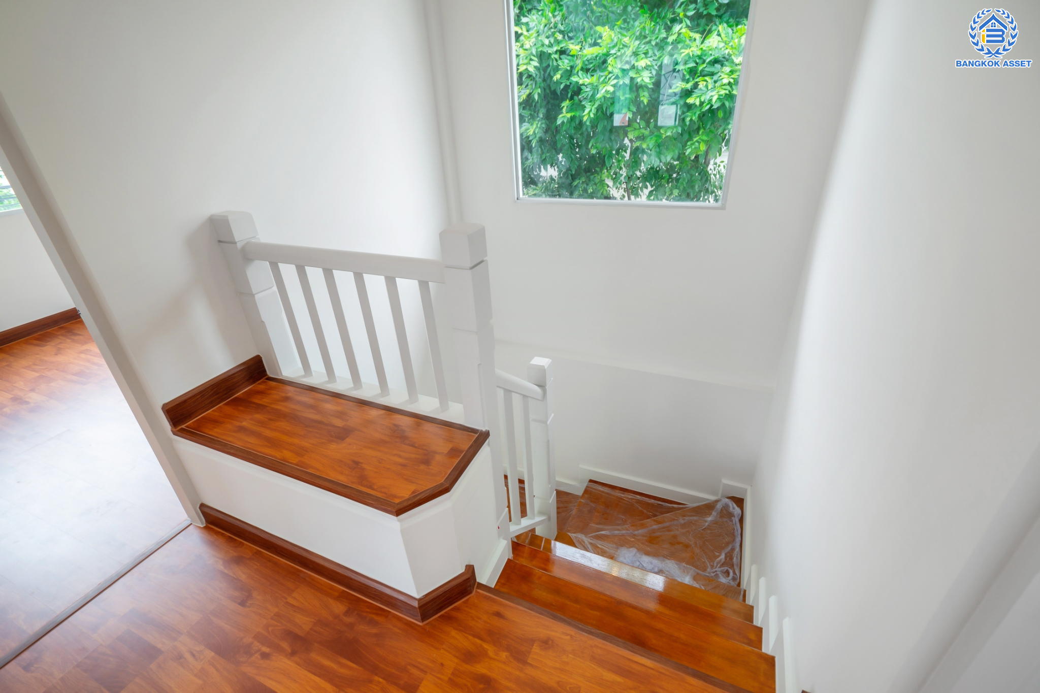 บ้านมือสองตกแต่งใหม่ แบรนด์ L&H ม.พฤกษ์ลดา ติวานนท์-ราชพฤกษ์ เนื้อที่ 50.1 ตร.ว. ฟังก์ชัน 3 ห้องนอน 2 ห้องน้ำ จอดรถได้ 2 คัน บนทำเลติดใหญ่ ถนน 345 ต่อเนื่อง ถ.ราชพฤกษ์ เชื่อมต่อหลายเส้นทาง ใกล้ทางด่วน "ศรีสมาน"