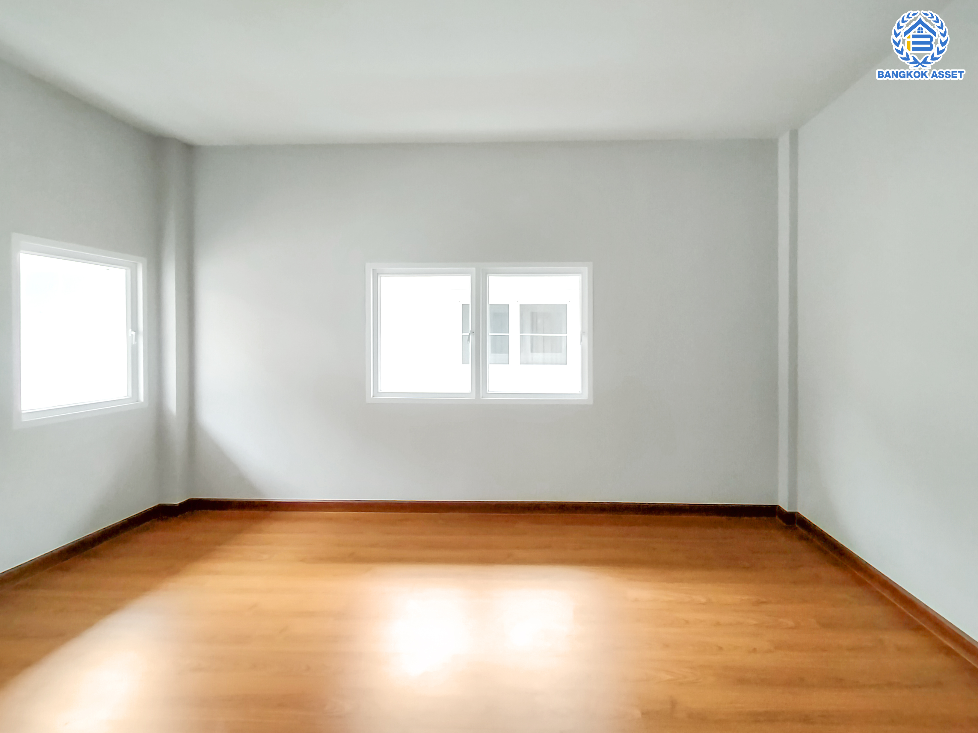 บ้านมือสองตกแแต่งใหม่ ม.รัชชา3 บางใหญ่-กาญจนาฯ หลังมุม เนื้อที่ 58.9 ตร.ว. ภายในตกแต่งหรู ฟังก์ชัน 3 ห้องนอน 3 ห้องน้ำ 1 ห้องอเนกประสงค์ จอดรถได้ 2 คัน บนทำเลศักยภาพเดินทางสะดวกเชื่อมต่อถนนเส้นหลัก "กาญจนาภิเษก" ใกล้เซ็นทรัลเวสเกต และรถไฟฟ้าสายสีม่วง "สถานีตลาดบางใหญ่"