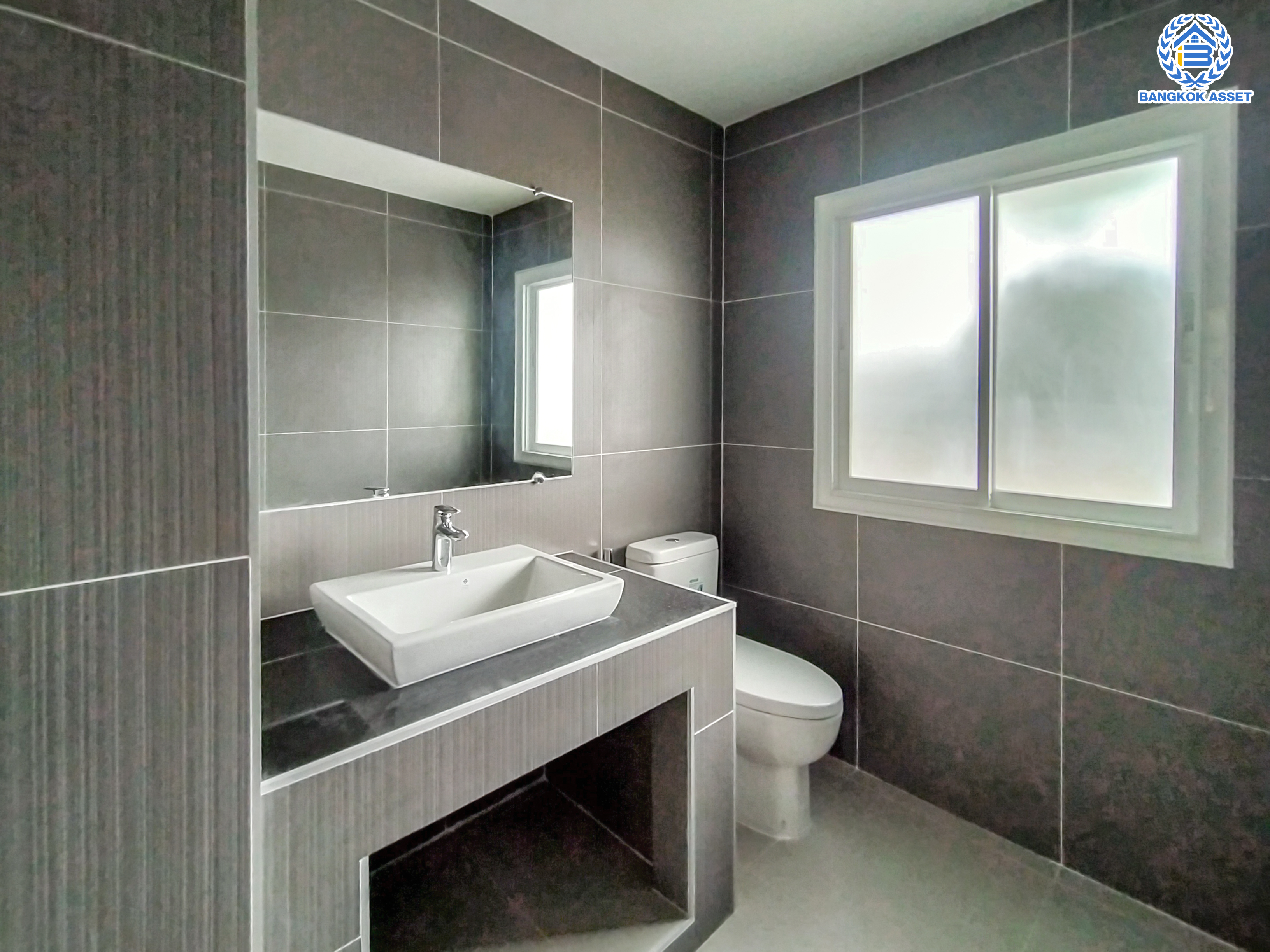 บ้านมือสองตกแแต่งใหม่ ม.รัชชา3 บางใหญ่-กาญจนาฯ หลังมุม เนื้อที่ 58.9 ตร.ว. ภายในตกแต่งหรู ฟังก์ชัน 3 ห้องนอน 3 ห้องน้ำ 1 ห้องอเนกประสงค์ จอดรถได้ 2 คัน บนทำเลศักยภาพเดินทางสะดวกเชื่อมต่อถนนเส้นหลัก "กาญจนาภิเษก" ใกล้เซ็นทรัลเวสเกต และรถไฟฟ้าสายสีม่วง "สถานีตลาดบางใหญ่"