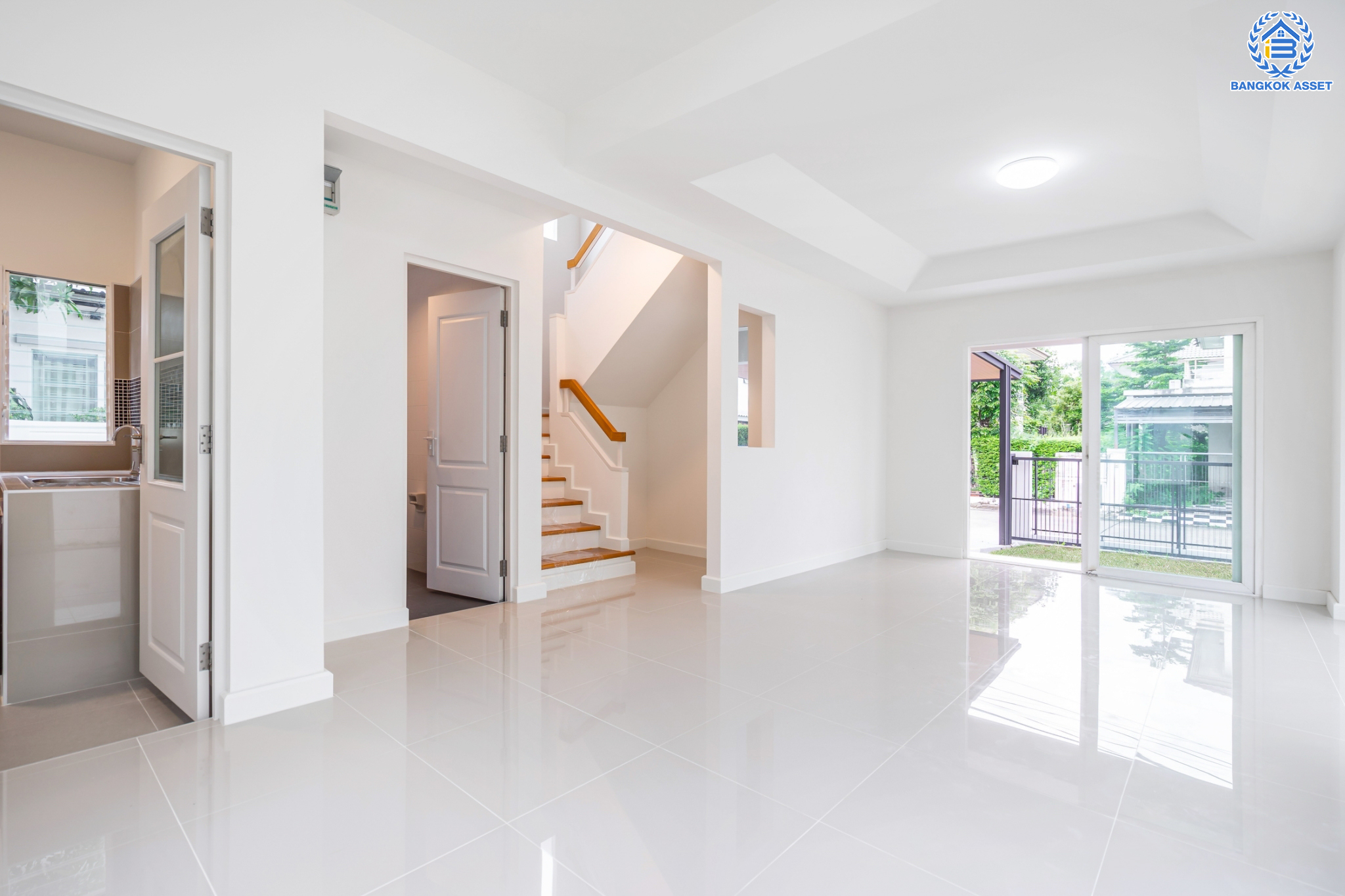 บ้านมือสองตกแต่งใหม่ แบรนด์ L&H ม.พฤกษ์ลดา ติวานนท์-ราชพฤกษ์ เนื้อที่ 50.4 ตร.ว. ฟังก์ชัน 3 ห้องนอน 2 ห้องน้ำ จอดรถได้ 2 คัน บนทำเลติดใหญ่ ถนน 345 ต่อเนื่อง ถ.ราชพฤกษ์ เชื่อมต่อหลายเส้นทาง ใกล้ทางด่วน "ศรีสมาน"