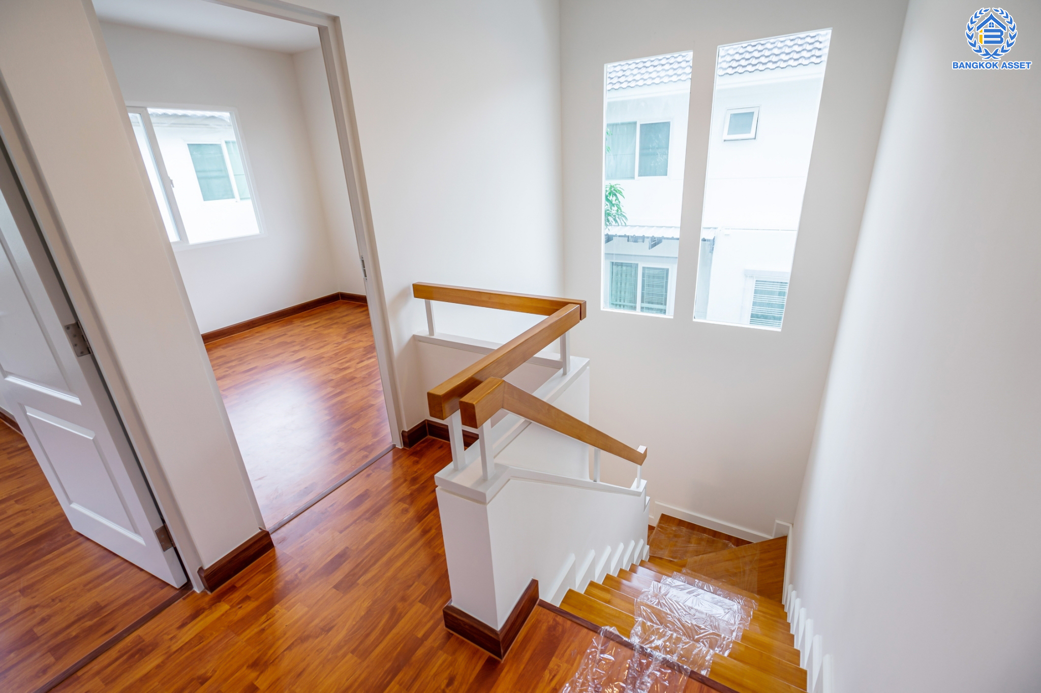 บ้านมือสองตกแต่งใหม่ แบรนด์ L&H ม.พฤกษ์ลดา ติวานนท์-ราชพฤกษ์ เนื้อที่ 50.4 ตร.ว. ฟังก์ชัน 3 ห้องนอน 2 ห้องน้ำ จอดรถได้ 2 คัน บนทำเลติดใหญ่ ถนน 345 ต่อเนื่อง ถ.ราชพฤกษ์ เชื่อมต่อหลายเส้นทาง ใกล้ทางด่วน "ศรีสมาน"