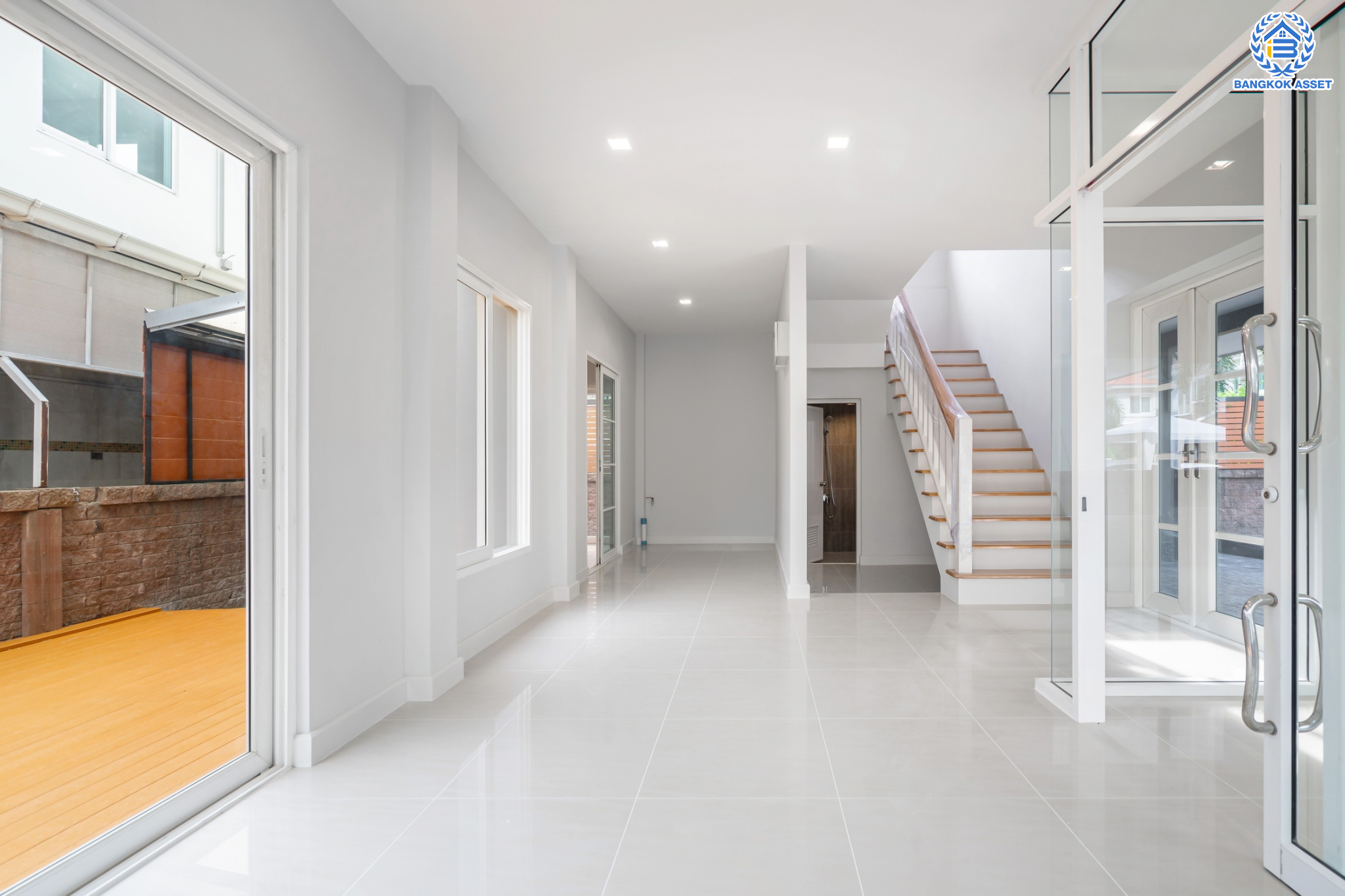 บ้านมือสองตกแต่งใหม่ ม.คาซ่าวิลล์ วัชรพล-สุขาภิบาล 5 แบรนด์ Q.House เนื้อที่ 50.6 ตร.ว. ฟังก์ชัน 3 ห้องนอน 3 ห้องน้ำ 1 ห้องอเนกประสงค์กว้างขวาง จอดรถได้ 2 คัน Facilities ครบครัน บนทำเลเชื่อมต่อหลายเส้นทาง ถ.รามอินทรา ถ.สายไหม และถ.พหลโยธิน ใกล้สนามบินดอนเมือง ทางด่วน "รามอินทรา" และรถไฟฟ้าสายสีเขียว "สถานีคูคต"