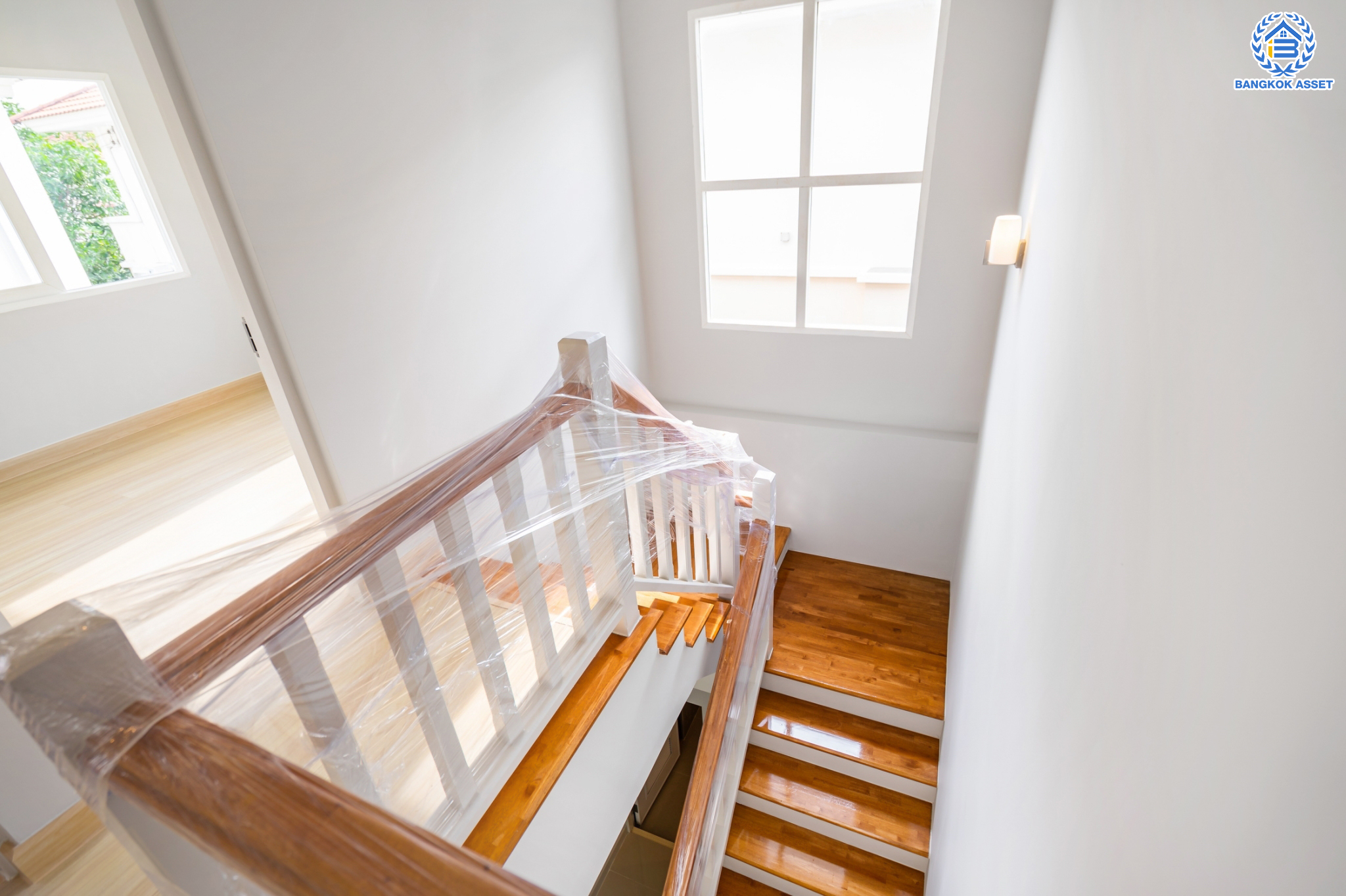 บ้านมือสองตกแต่งใหม่ ม.คาซ่าวิลล์ วัชรพล-สุขาภิบาล 5 แบรนด์ Q.House เนื้อที่ 50.6 ตร.ว. ฟังก์ชัน 3 ห้องนอน 3 ห้องน้ำ 1 ห้องอเนกประสงค์กว้างขวาง จอดรถได้ 2 คัน Facilities ครบครัน บนทำเลเชื่อมต่อหลายเส้นทาง ถ.รามอินทรา ถ.สายไหม และถ.พหลโยธิน ใกล้สนามบินดอนเมือง ทางด่วน "รามอินทรา" และรถไฟฟ้าสายสีเขียว "สถานีคูคต"