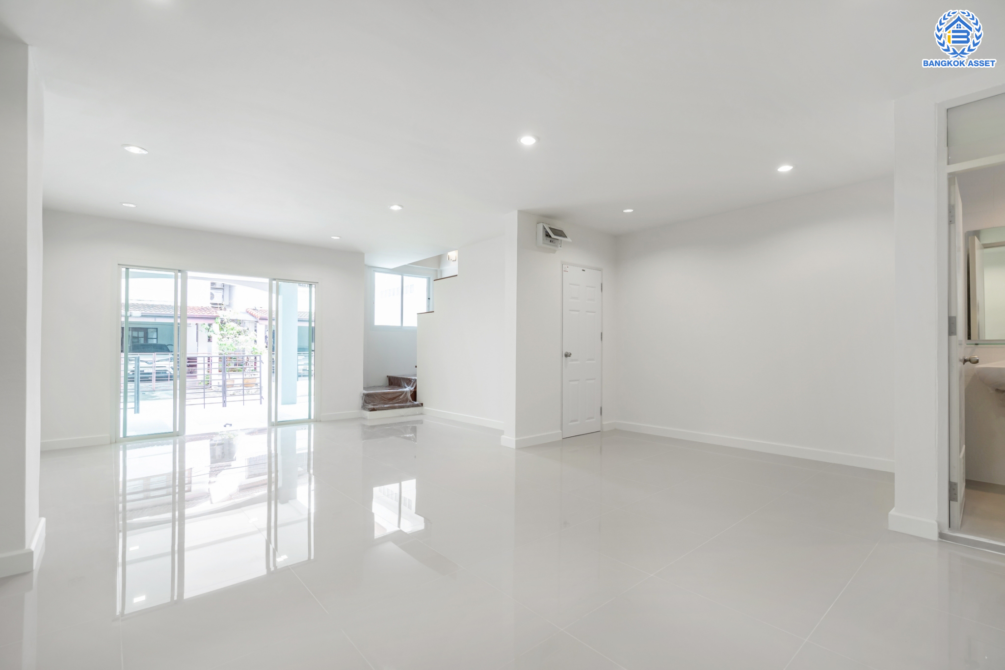 บ้านมือสองตกแต่งใหม่ ทาวน์เฮ้าส์ทำเลโซนเมือง! ม.เกร็ดแก้วการ์เด้น รัตนาธิเบศร์-แคราย ที่สุดของความคุ้ม! เนื้อที่ 24 ตร.ว. ฟังก์ชัน 3 ห้องนอน 2 ห้องน้ำ 1 ที่จอดรถ บนทำเลศักยภาพ ใกล้ทางด่วน "งามวงศ์วาน" เซ็นทรัลรัตนาธิเบศร์ และรถไฟฟ้าสายสีม่วง "สถานีบางกระสอ"…