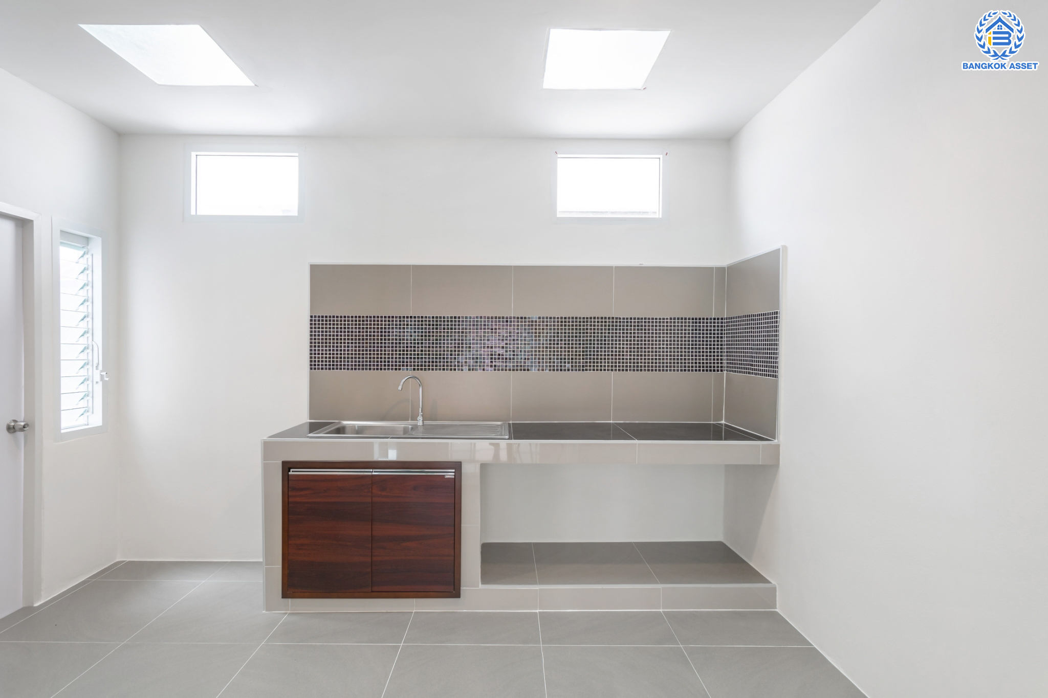 บ้านมือสองตกแต่งใหม่ ทาวน์เฮ้าส์ทำเลโซนเมือง! ม.เกร็ดแก้วการ์เด้น รัตนาธิเบศร์-แคราย ที่สุดของความคุ้ม! เนื้อที่ 24 ตร.ว. ฟังก์ชัน 3 ห้องนอน 2 ห้องน้ำ 1 ที่จอดรถ บนทำเลศักยภาพ ใกล้ทางด่วน "งามวงศ์วาน" เซ็นทรัลรัตนาธิเบศร์ และรถไฟฟ้าสายสีม่วง "สถานีบางกระสอ"…