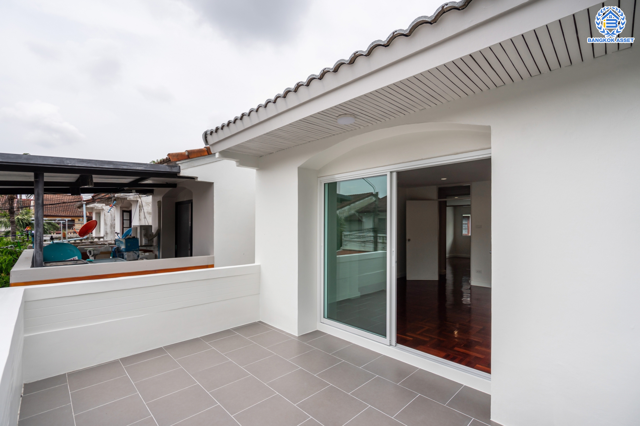 บ้านมือสองตกแต่งใหม่ ทาวน์เฮ้าส์ทำเลโซนเมือง! ม.เกร็ดแก้วการ์เด้น รัตนาธิเบศร์-แคราย ที่สุดของความคุ้ม! เนื้อที่ 24 ตร.ว. ฟังก์ชัน 3 ห้องนอน 2 ห้องน้ำ 1 ที่จอดรถ บนทำเลศักยภาพ ใกล้ทางด่วน "งามวงศ์วาน" เซ็นทรัลรัตนาธิเบศร์ และรถไฟฟ้าสายสีม่วง "สถานีบางกระสอ"…