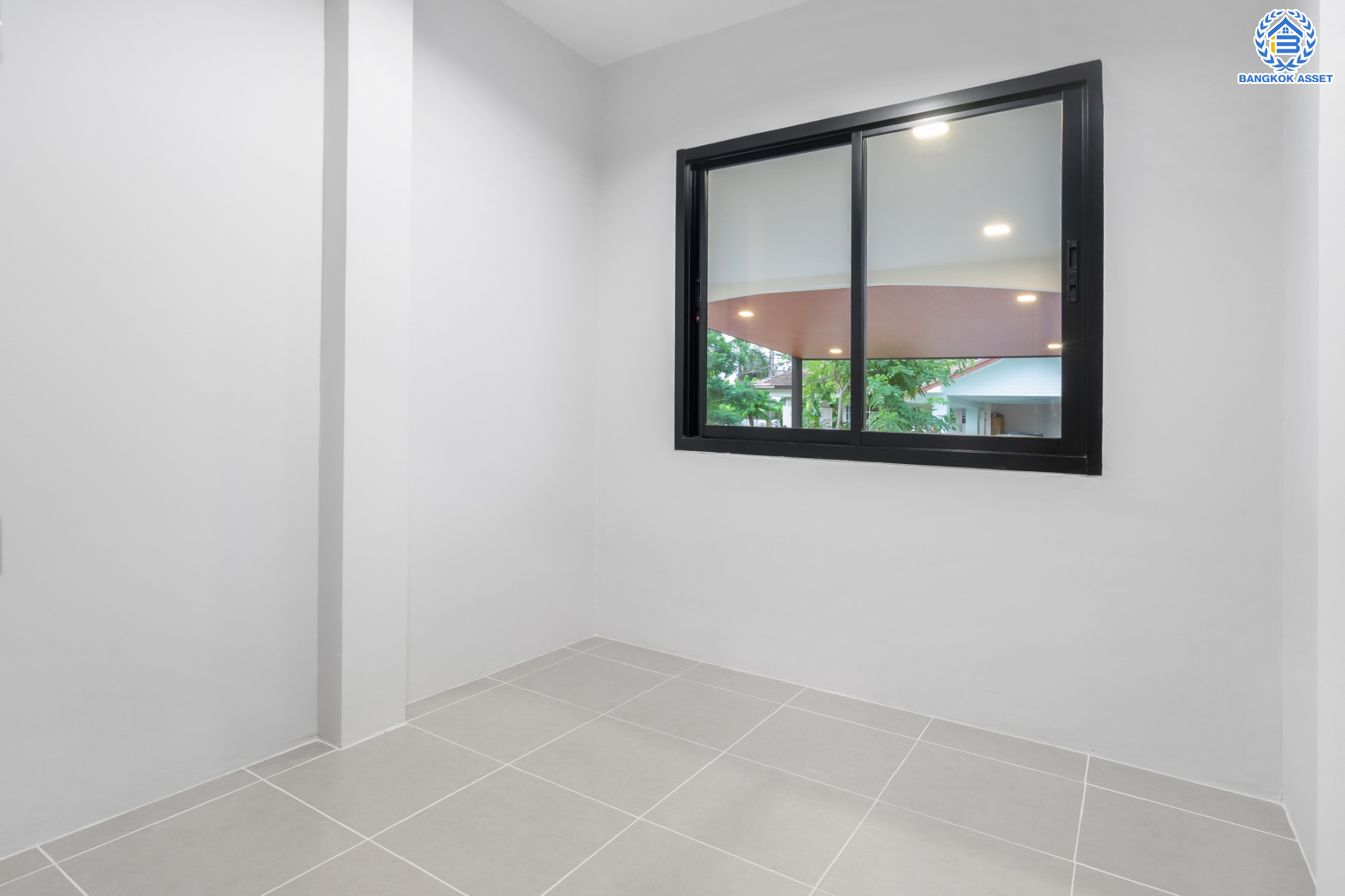 คฤหาสน์มือสองตกแต่งใหม่ ม.ราชพฤกษ์ บางบอน4 #หลังมุม ตกแต่งหรูหรา ดีไซน์ Classic เนื้อที่ 116.1 ตร.ว. ฟังก์ชัน 4 ห้องนอน 4 ห้องน้ำ 1 ห้องแม่บ้าน จอดรถได้ 4 คัน พื้นที่สนามหญ้าด้านข้างกว้างกว่า 200 ตร.ม. บนทำเลศักยภาพ เชื่อมต่อหลายเส้นทาง ใกล้เดอะมอลล์บางแค จุดขึ้นทางด่วน "เพชรเกษม" และรถไฟฟ้าสายสีน้ำเงิน "สถานีหลักสอง"