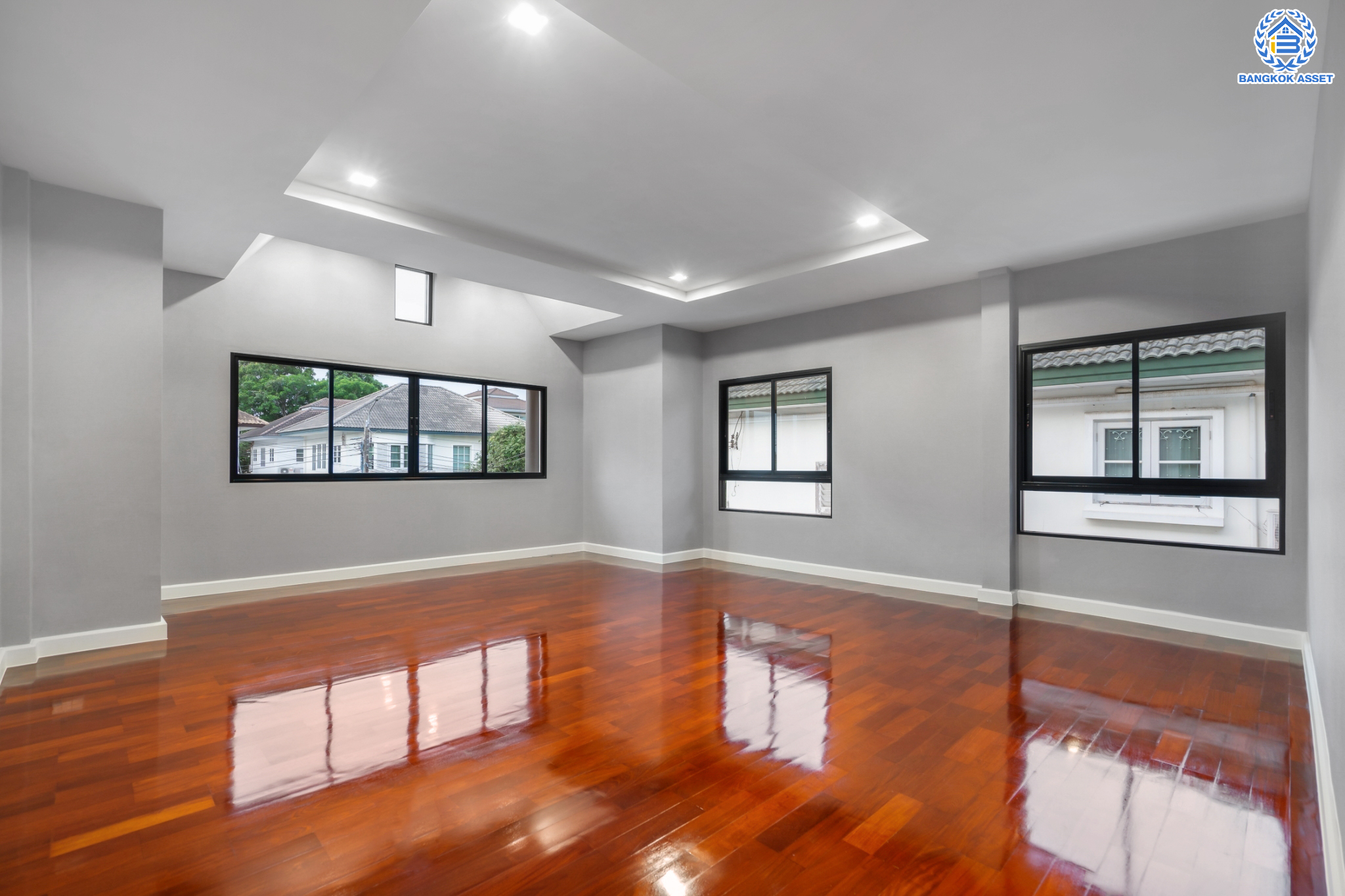 คฤหาสน์มือสองตกแต่งใหม่ ม.ราชพฤกษ์ บางบอน4 #หลังมุม ตกแต่งหรูหรา ดีไซน์ Classic เนื้อที่ 116.1 ตร.ว. ฟังก์ชัน 4 ห้องนอน 4 ห้องน้ำ 1 ห้องแม่บ้าน จอดรถได้ 4 คัน พื้นที่สนามหญ้าด้านข้างกว้างกว่า 200 ตร.ม. บนทำเลศักยภาพ เชื่อมต่อหลายเส้นทาง ใกล้เดอะมอลล์บางแค จุดขึ้นทางด่วน "เพชรเกษม" และรถไฟฟ้าสายสีน้ำเงิน "สถานีหลักสอง"