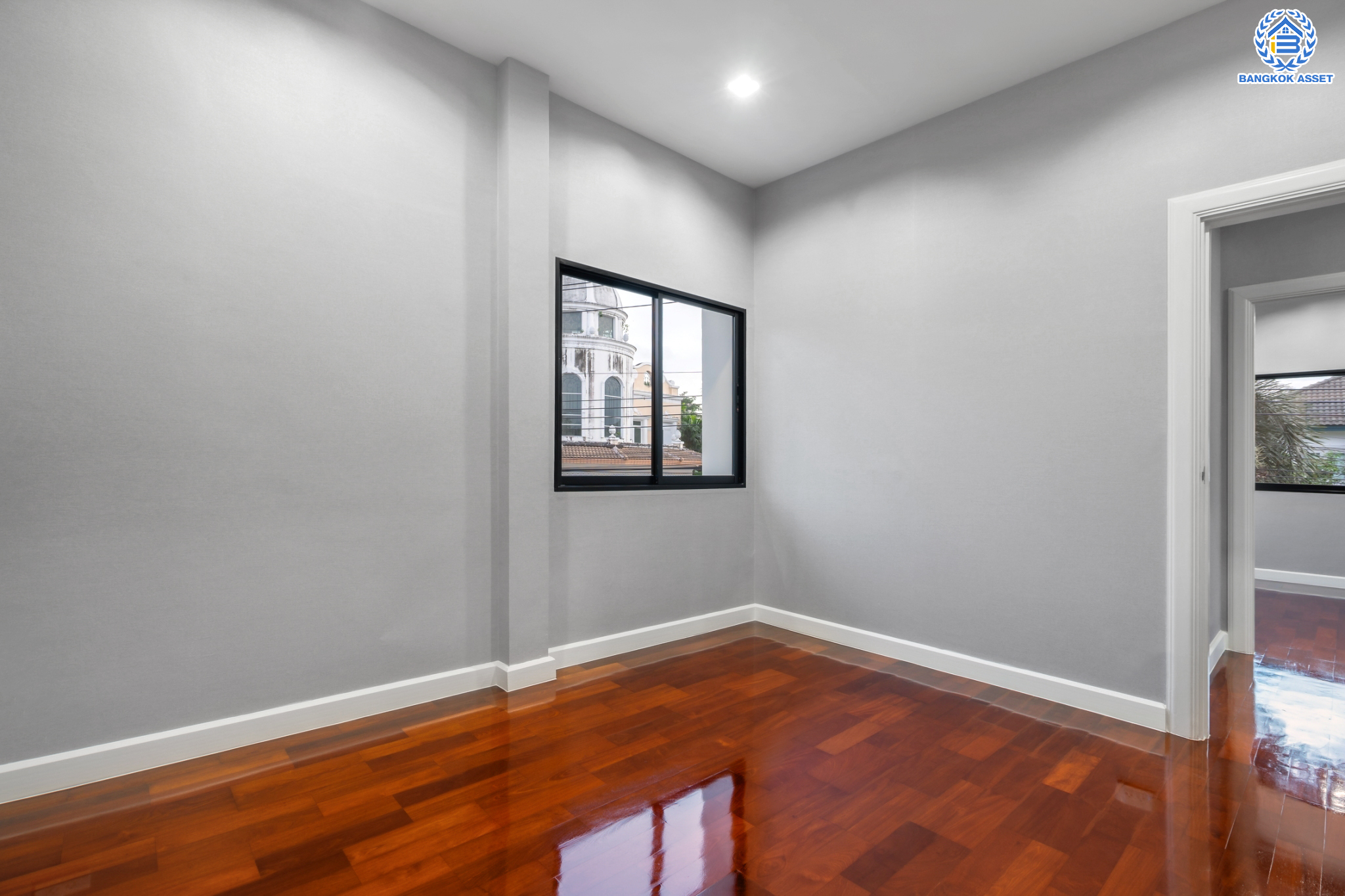 คฤหาสน์มือสองตกแต่งใหม่ ม.ราชพฤกษ์ บางบอน4 #หลังมุม ตกแต่งหรูหรา ดีไซน์ Classic เนื้อที่ 116.1 ตร.ว. ฟังก์ชัน 4 ห้องนอน 4 ห้องน้ำ 1 ห้องแม่บ้าน จอดรถได้ 4 คัน พื้นที่สนามหญ้าด้านข้างกว้างกว่า 200 ตร.ม. บนทำเลศักยภาพ เชื่อมต่อหลายเส้นทาง ใกล้เดอะมอลล์บางแค จุดขึ้นทางด่วน "เพชรเกษม" และรถไฟฟ้าสายสีน้ำเงิน "สถานีหลักสอง"