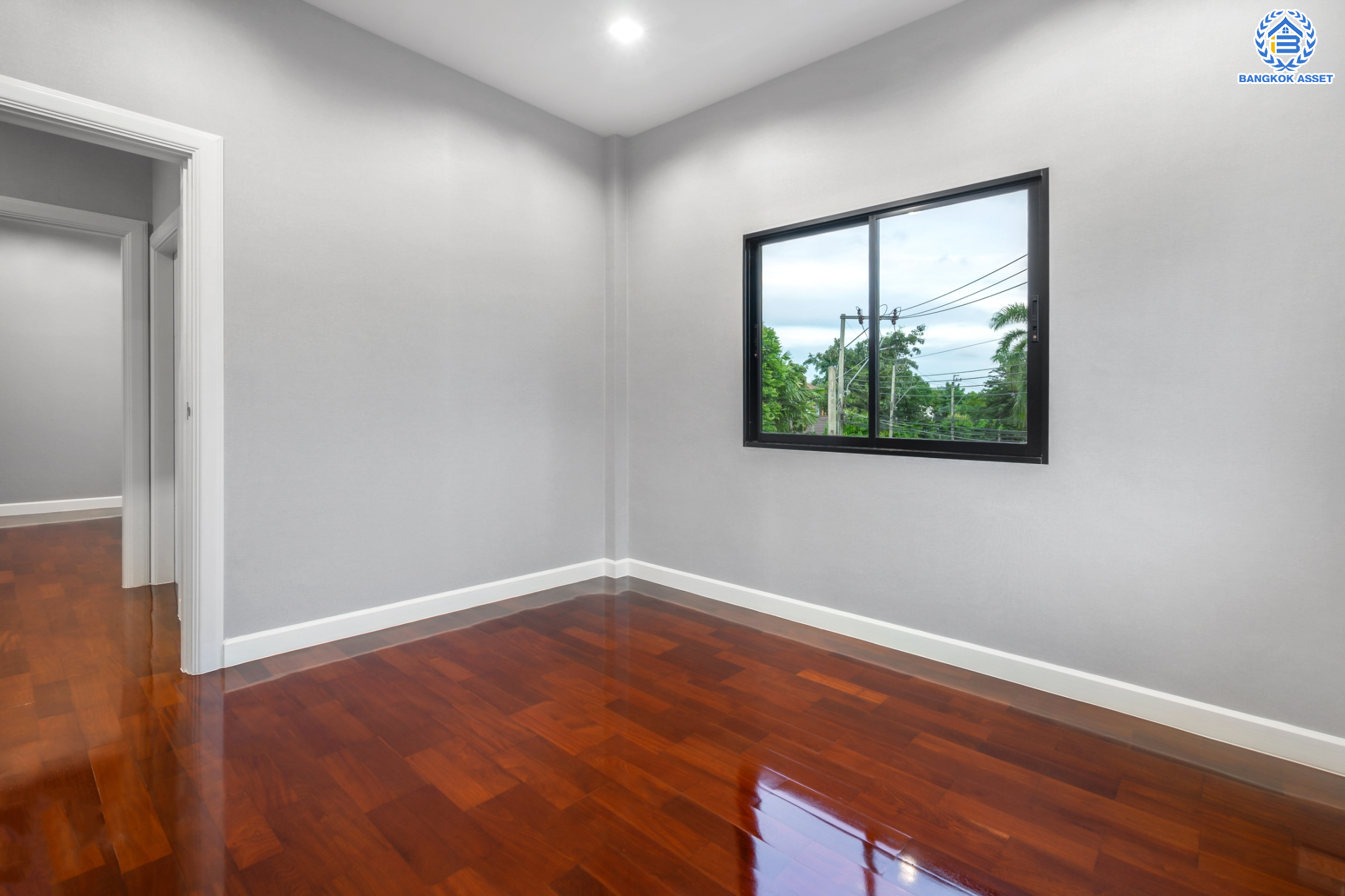 คฤหาสน์มือสองตกแต่งใหม่ ม.ราชพฤกษ์ บางบอน4 #หลังมุม ตกแต่งหรูหรา ดีไซน์ Classic เนื้อที่ 116.1 ตร.ว. ฟังก์ชัน 4 ห้องนอน 4 ห้องน้ำ 1 ห้องแม่บ้าน จอดรถได้ 4 คัน พื้นที่สนามหญ้าด้านข้างกว้างกว่า 200 ตร.ม. บนทำเลศักยภาพ เชื่อมต่อหลายเส้นทาง ใกล้เดอะมอลล์บางแค จุดขึ้นทางด่วน "เพชรเกษม" และรถไฟฟ้าสายสีน้ำเงิน "สถานีหลักสอง"