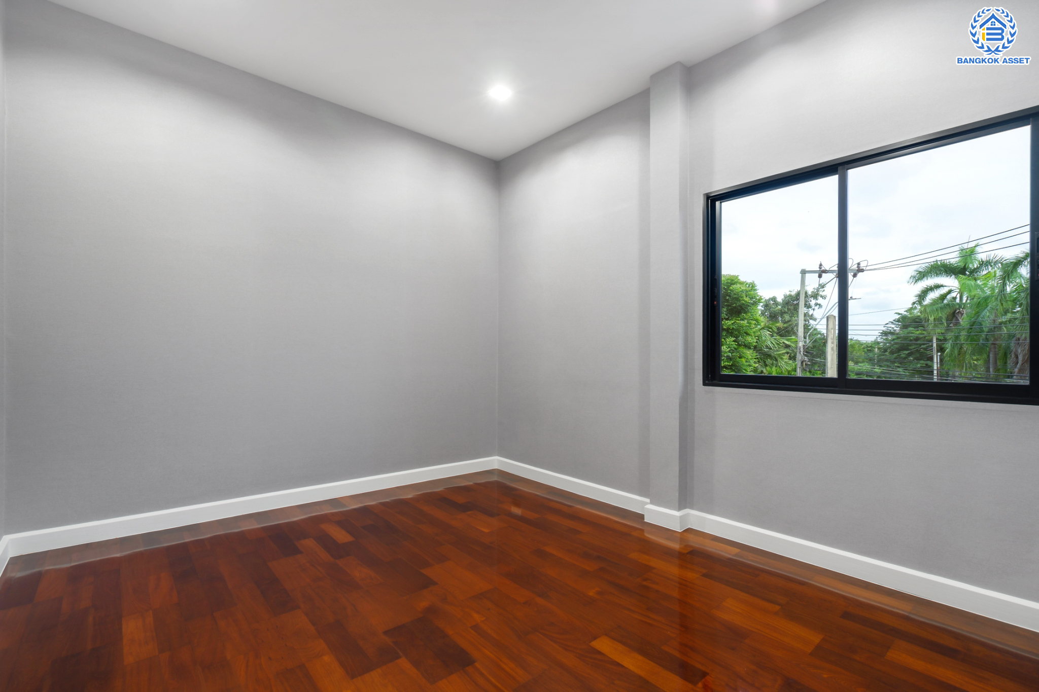 คฤหาสน์มือสองตกแต่งใหม่ ม.ราชพฤกษ์ บางบอน4 #หลังมุม ตกแต่งหรูหรา ดีไซน์ Classic เนื้อที่ 116.1 ตร.ว. ฟังก์ชัน 4 ห้องนอน 4 ห้องน้ำ 1 ห้องแม่บ้าน จอดรถได้ 4 คัน พื้นที่สนามหญ้าด้านข้างกว้างกว่า 200 ตร.ม. บนทำเลศักยภาพ เชื่อมต่อหลายเส้นทาง ใกล้เดอะมอลล์บางแค จุดขึ้นทางด่วน "เพชรเกษม" และรถไฟฟ้าสายสีน้ำเงิน "สถานีหลักสอง"