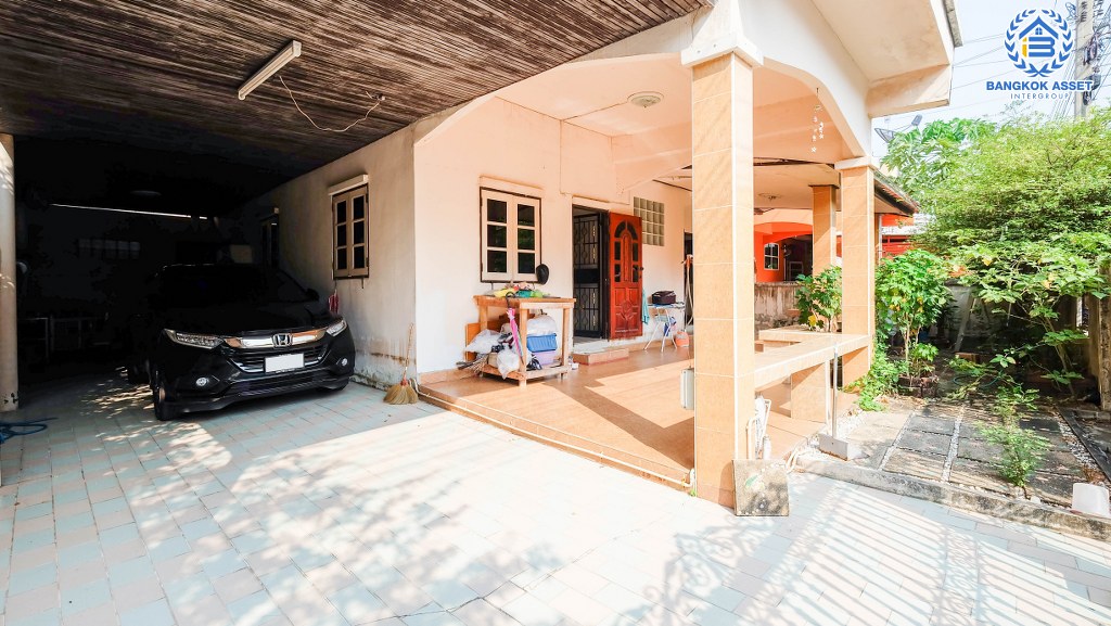 บ้านเดี่ยวมือสองย่านนนทบุรี ม. สำเร็จวิลล์5 กาญจนาภิเษก-บางกรวย ฟังก์ชั่น 3ห้องนอน 2ห้องน้ำ เนื้อที่ 56 ตารางวา ทำเลดี ใกล้รถไฟฟ้าสายสีน้ำเงิน สถานี "บางขุนนนท์" และ ใกล้จุดขึ้นทางด่วน "ศรีรัช-วงแหวนรอบนอก" เดินทางเข้าเมืองง่ายสะดวกทุกการใช้ชีวิต…