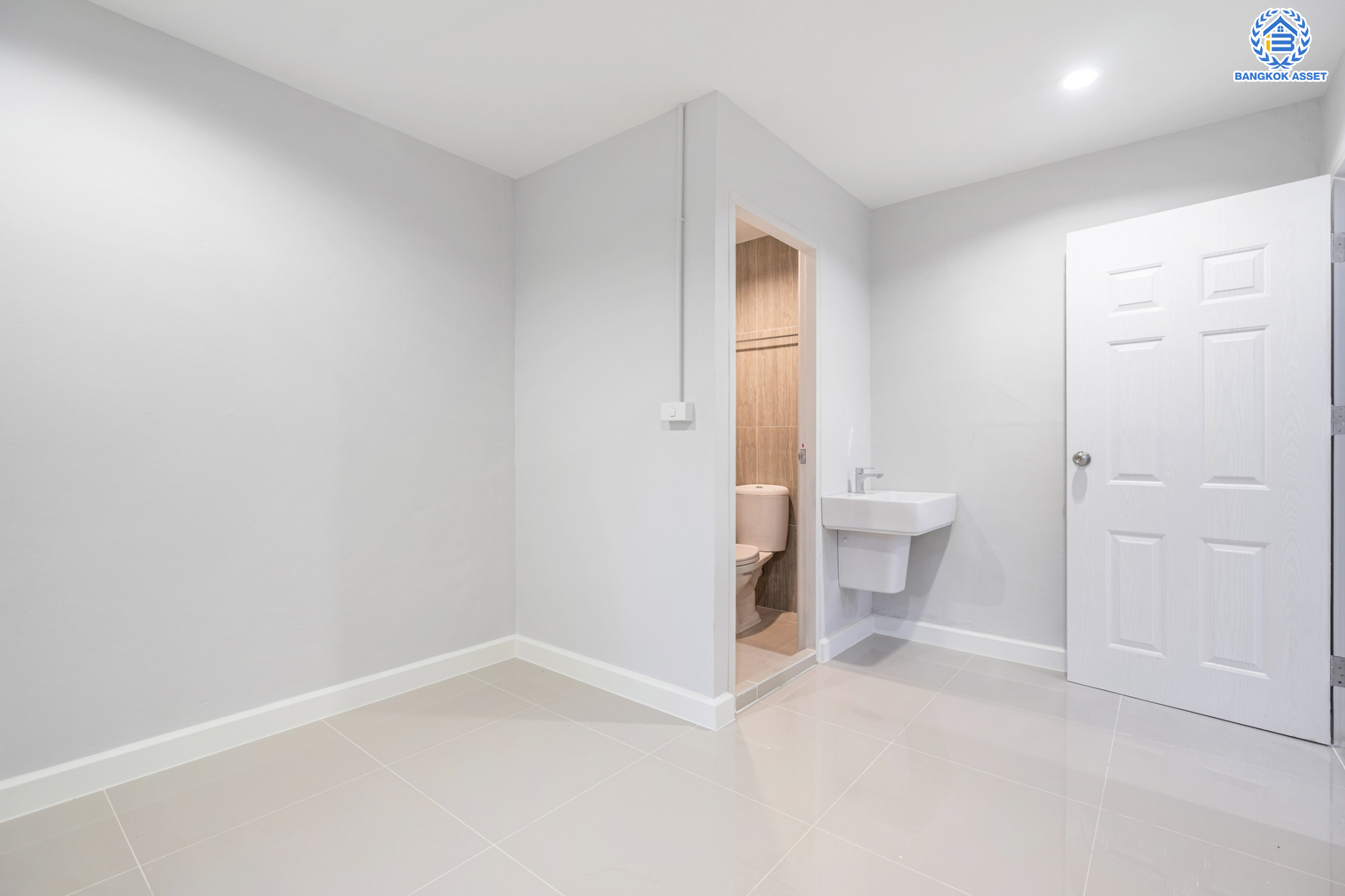 บ้านมือสองตกแต่งใหม่ แบรนด์ LH ม.ชัยพฤกษ์ ทวีวัฒนา เนื้อที่ 51 ตร.ว. ตอบโจทย์ทุกการอยู่อาศัย ด้วยฟังก์ชัน 4 ห้องนอน 3 ห้องน้ำ 1 ที่จอดรถ บนทำเลศักยภาพ เชื่อมต่อทางคู่ขนานลอยฟ้าบรมราชชนนี ใกล้ ม.มหิดล และเซ็นทรัลศาลายา