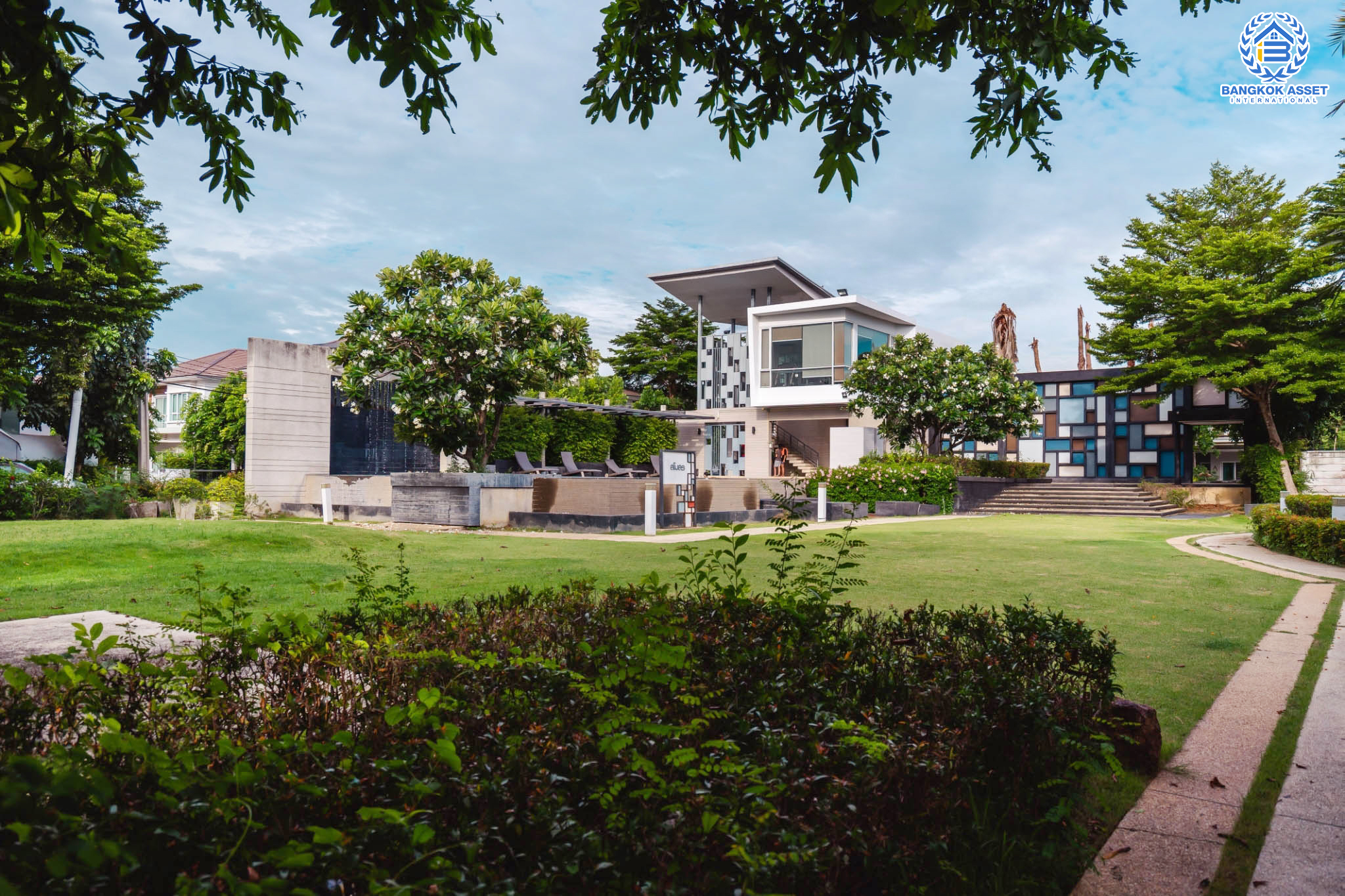 บ้านแฝดมือสองนนทบุรี ม.เดอะคลัสเตอร์วิลล์4 ราชพฤกษ์-สิรินธร เนื้อที่ 40.5 ตร.ว. ฟังก์ชันระดับบ้านเดี่ยว 3 ห้องนอน 3 ห้องน้ำ จอดรถได้ 2 คัน พร้อมพื้นที่ใช้สอย 150 ตร.ม. Facilitie ครบครัน การเดินทางสะดวก ใกล้วงเวียนพระรามห้า, The Walk และจุดขึ้นทางด่วน "ศรีรัช"...