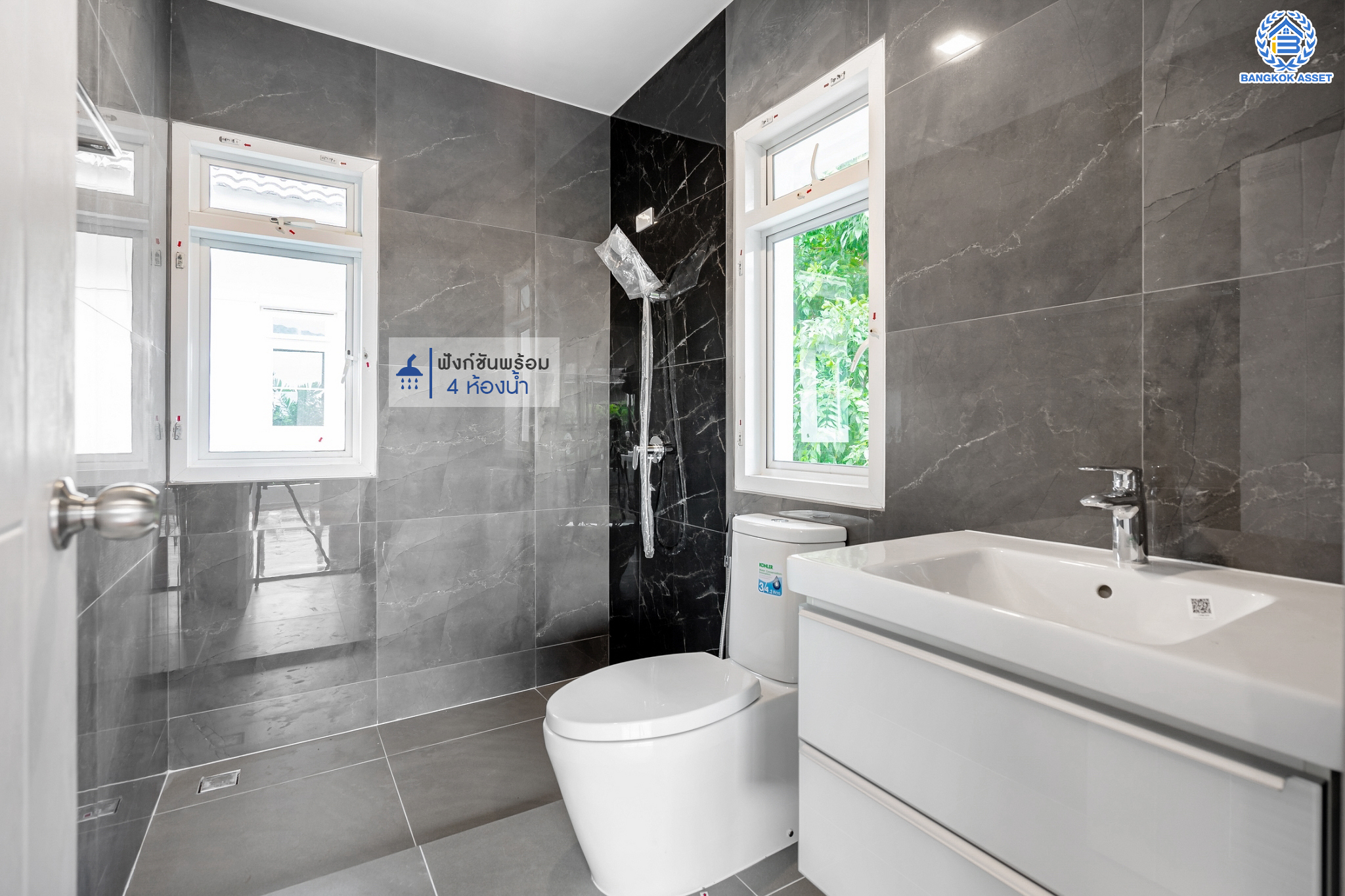 บ้านมือสองตกแต่งใหม่ แบรนด์สุดหรูจาก SC ASSET ม.บางกอกบูเลอวาร์ด สาทร-ปิ่นเกล้า ถนนเมน เนื้อที่ 72.7 ตร.ว. กว้างขวางบนพื้นที่ใช้สอยกว่า 311 ตร.ม. ฟังก์ชันจัดเต็ม 4 ห้องนอน 4 ห้องน้ำ (ห้องนอนทุกห้องมีห้องน้ำในตัว) จอดรถได้ 3 คัน บนทำเลใจกลางราชพฤกษ์ ใกล้ทางด่วน "ศรีรัช" พร้อมเชื่อมสู่สาทร-ปิ่นเกล้า ได้อย่างรวดเร็ว