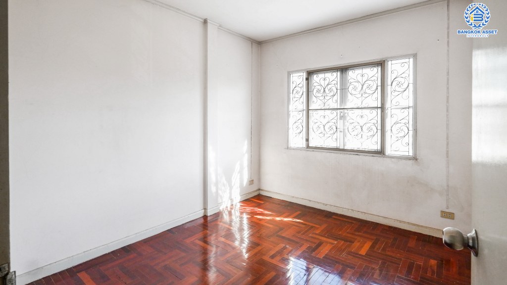 *****ทาวน์เฮ้าส์มือสองย่านนนทบุรี ม.บุศรินทร์ บ้านกล้วย-ไทรน้อย หลังมุม! คุณภาพระดับแบรด์ L&H บนเนื้อที่กว้างสุดในโครงการมากถึง 46.9 ตร.ว. ฟังก์ชัน 3 ห้องนอน 2 ห้องน้ำ ตอบโจทย์ทุกการอยู่อาศัย บนทำเลคุณภาพ! ใกล้เซ็นทรัลเวสต์เกต และรถไฟฟ้าสีม่วง "สถานีคลองบางไผ่"