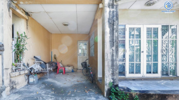 *****ทาวน์เฮ้าส์มือสองย่านนนทบุรี ม.บุศรินทร์ บ้านกล้วย-ไทรน้อย หลังมุม! คุณภาพระดับแบรด์ L&H บนเนื้อที่กว้างสุดในโครงการมากถึง 46.9 ตร.ว. ฟังก์ชัน 3 ห้องนอน 2 ห้องน้ำ ตอบโจทย์ทุกการอยู่อาศัย บนทำเลคุณภาพ! ใกล้เซ็นทรัลเวสต์เกต และรถไฟฟ้าสีม่วง "สถานีคลองบางไผ่"