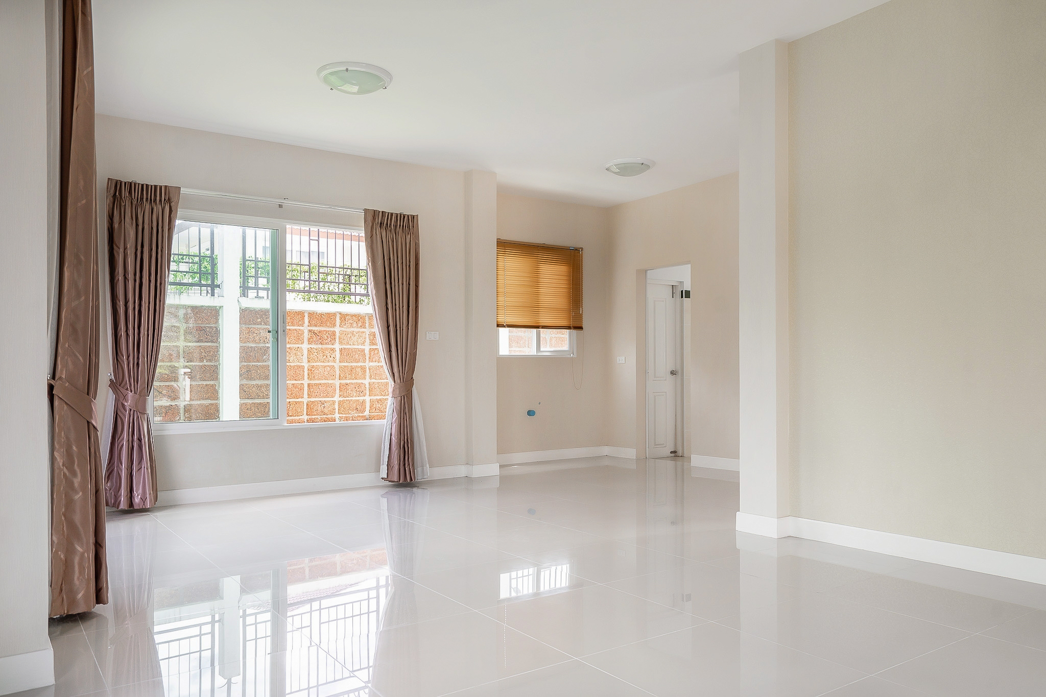 ******บ้านเดี่ยวมือสองนนทบุรี เนื้อที่ 84.1 ตร.ว. ม.เดอะเซ็นโทร รัตนาธิเบศร์ บ้านสวย หลังมุม! ถนนเมน จากแบรนด์ AP ใกล้ส่วนกลาง พื้นที่ใช้สอยกว่า 163 ตร.ม. 2 ที่จอดรถ ไม่เคยเข้าอยู่* บนทำเลสุดสะดวก เชื่อมต่อถ.ราชพฤกษ์ , กาญจนาภิเษก เพียง 4 นาทีถึงรถไฟฟ้าสถานี "บางพลู"