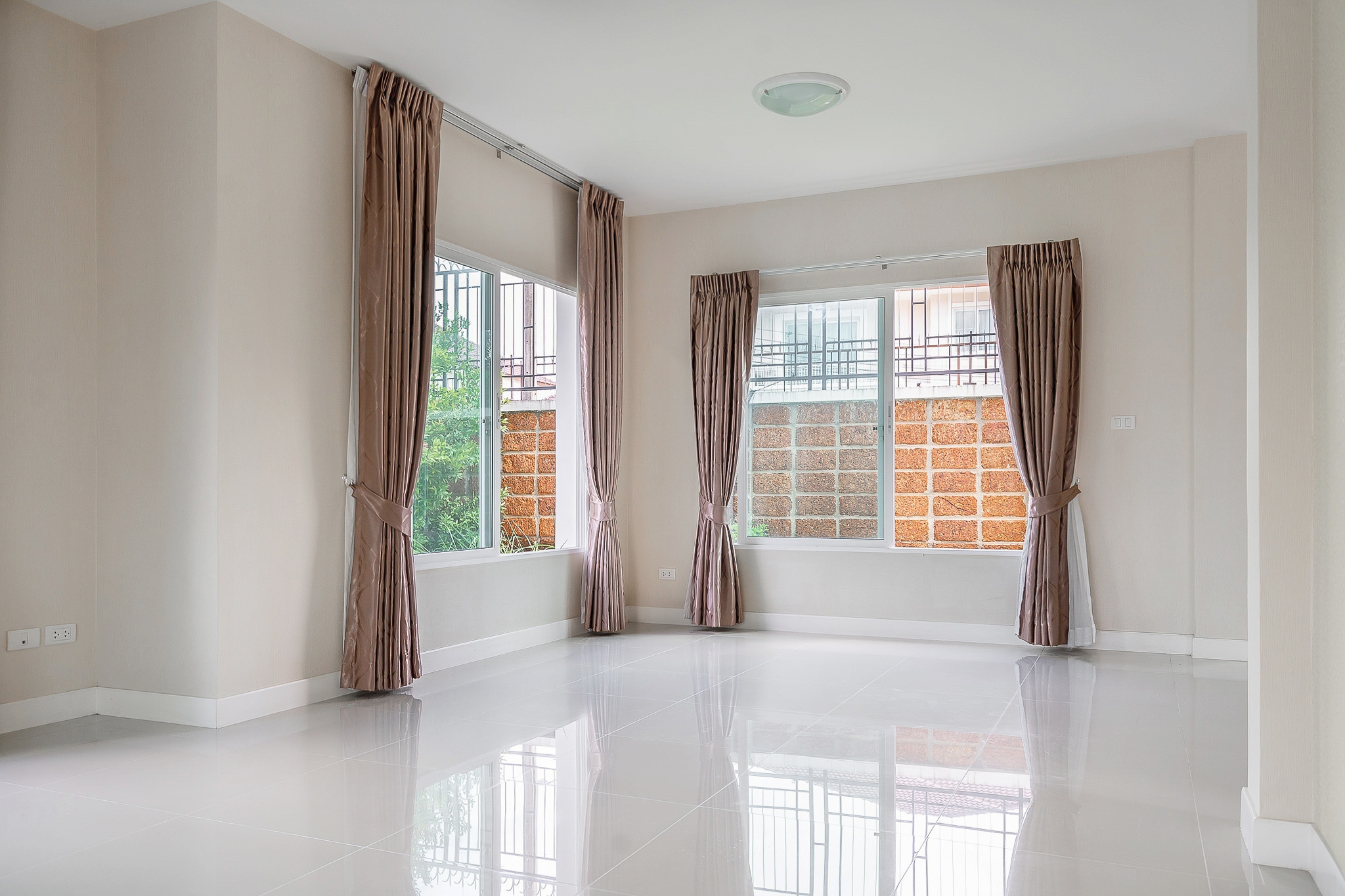 ******บ้านเดี่ยวมือสองนนทบุรี เนื้อที่ 84.1 ตร.ว. ม.เดอะเซ็นโทร รัตนาธิเบศร์ บ้านสวย หลังมุม! ถนนเมน จากแบรนด์ AP ใกล้ส่วนกลาง พื้นที่ใช้สอยกว่า 163 ตร.ม. 2 ที่จอดรถ ไม่เคยเข้าอยู่* บนทำเลสุดสะดวก เชื่อมต่อถ.ราชพฤกษ์ , กาญจนาภิเษก เพียง 4 นาทีถึงรถไฟฟ้าสถานี "บางพลู"