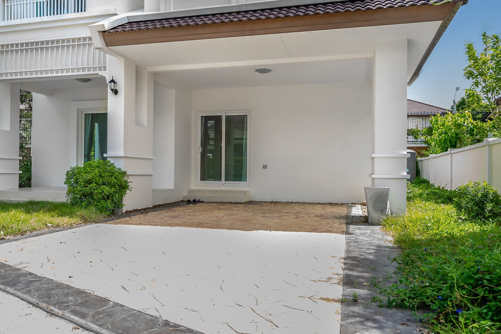 ******บ้านเดี่ยวมือสองนนทบุรี เนื้อที่ 84.1 ตร.ว. ม.เดอะเซ็นโทร รัตนาธิเบศร์ บ้านสวย หลังมุม! ถนนเมน จากแบรนด์ AP ใกล้ส่วนกลาง พื้นที่ใช้สอยกว่า 163 ตร.ม. 2 ที่จอดรถ ไม่เคยเข้าอยู่* บนทำเลสุดสะดวก เชื่อมต่อถ.ราชพฤกษ์ , กาญจนาภิเษก เพียง 4 นาทีถึงรถไฟฟ้าสถานี "บางพลู"